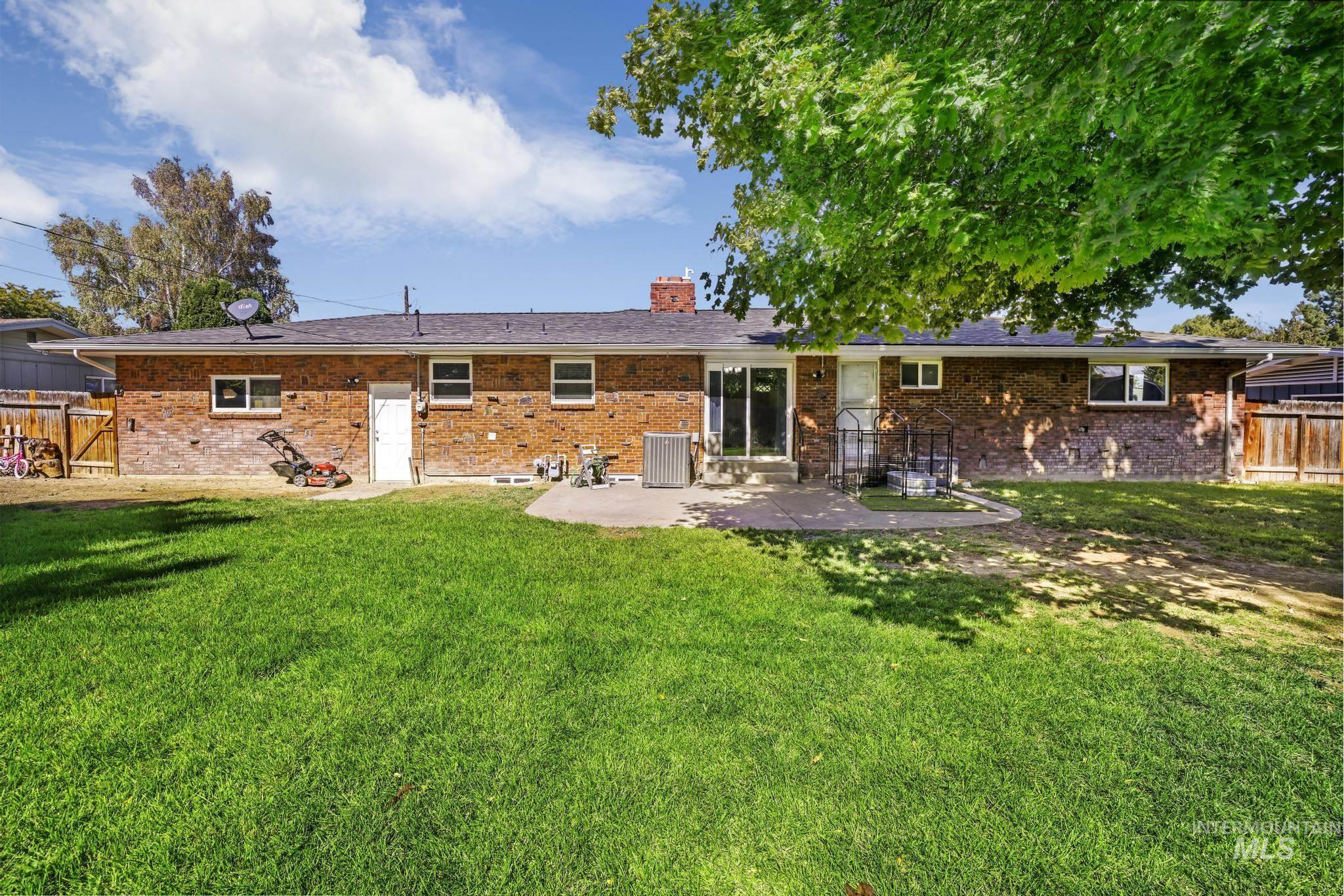 1410 Evergreen Dr, Twin Falls, Idaho 83301, 5 Bedrooms, 3 Bathrooms, Residential For Sale, Price $395,000, 98925461