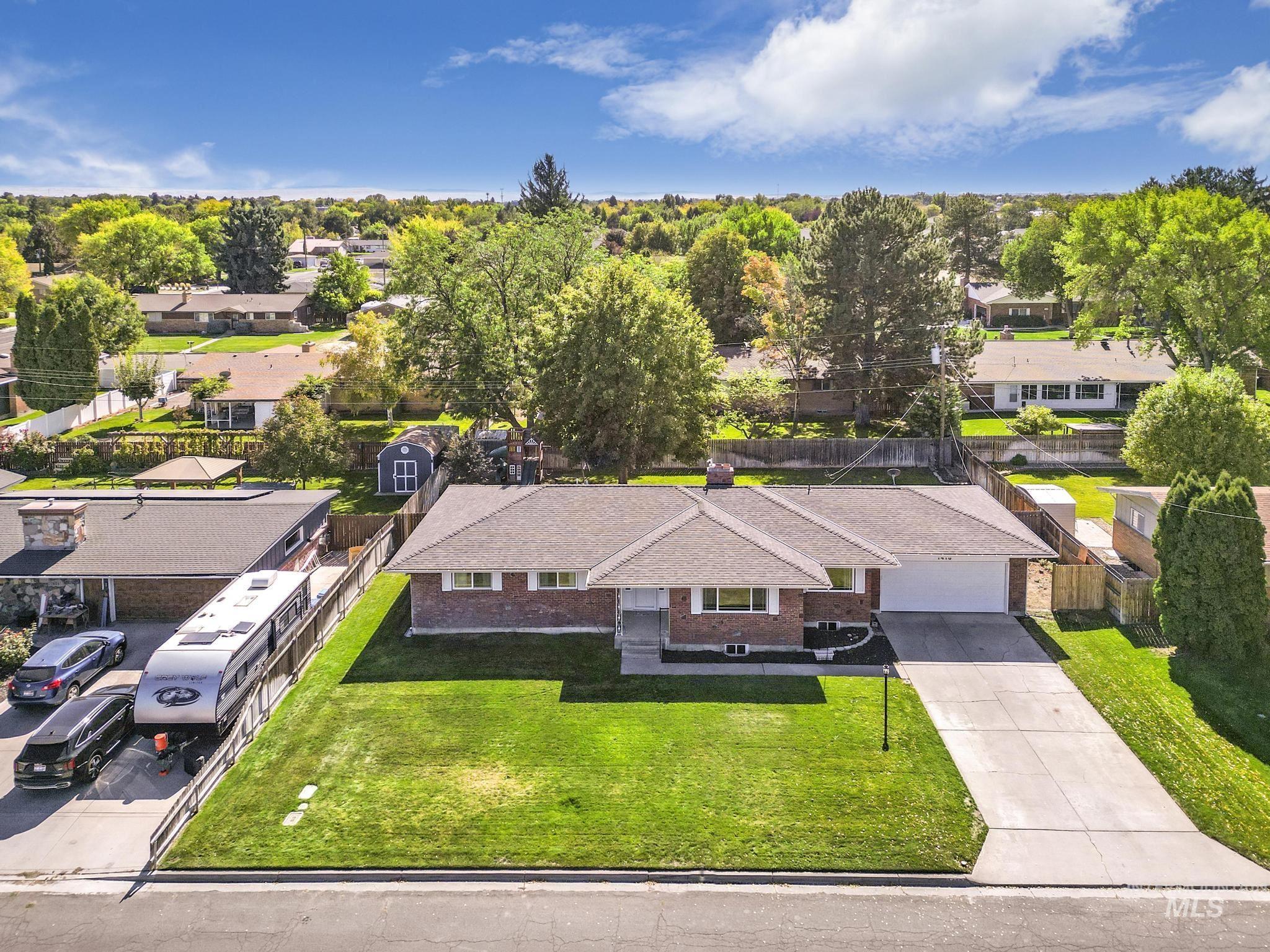 1410 Evergreen Dr, Twin Falls, Idaho 83301, 5 Bedrooms, 3 Bathrooms, Residential For Sale, Price $395,000, 98925461