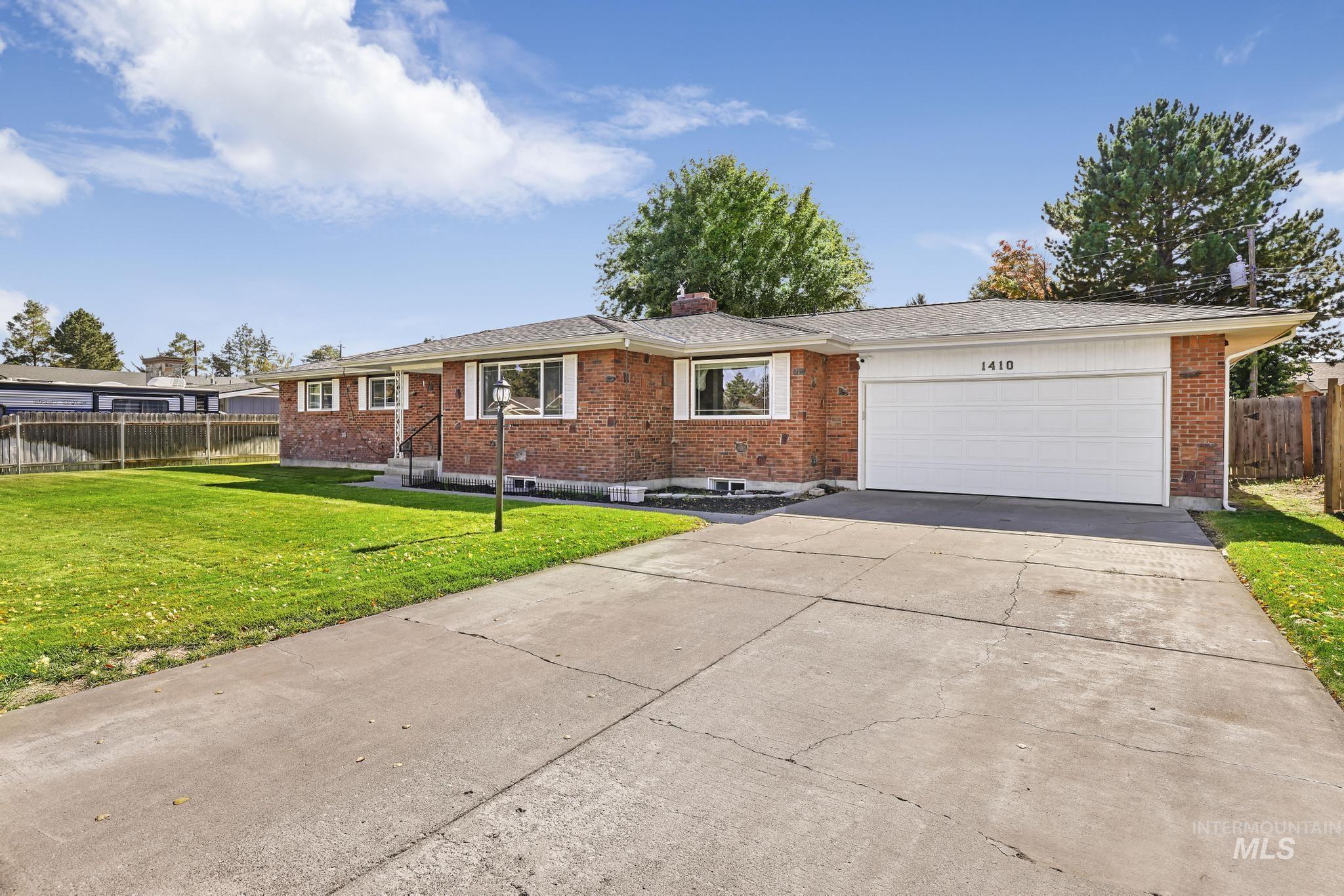 1410 Evergreen Dr, Twin Falls, Idaho 83301, 5 Bedrooms, 3 Bathrooms, Residential For Sale, Price $395,000, 98925461