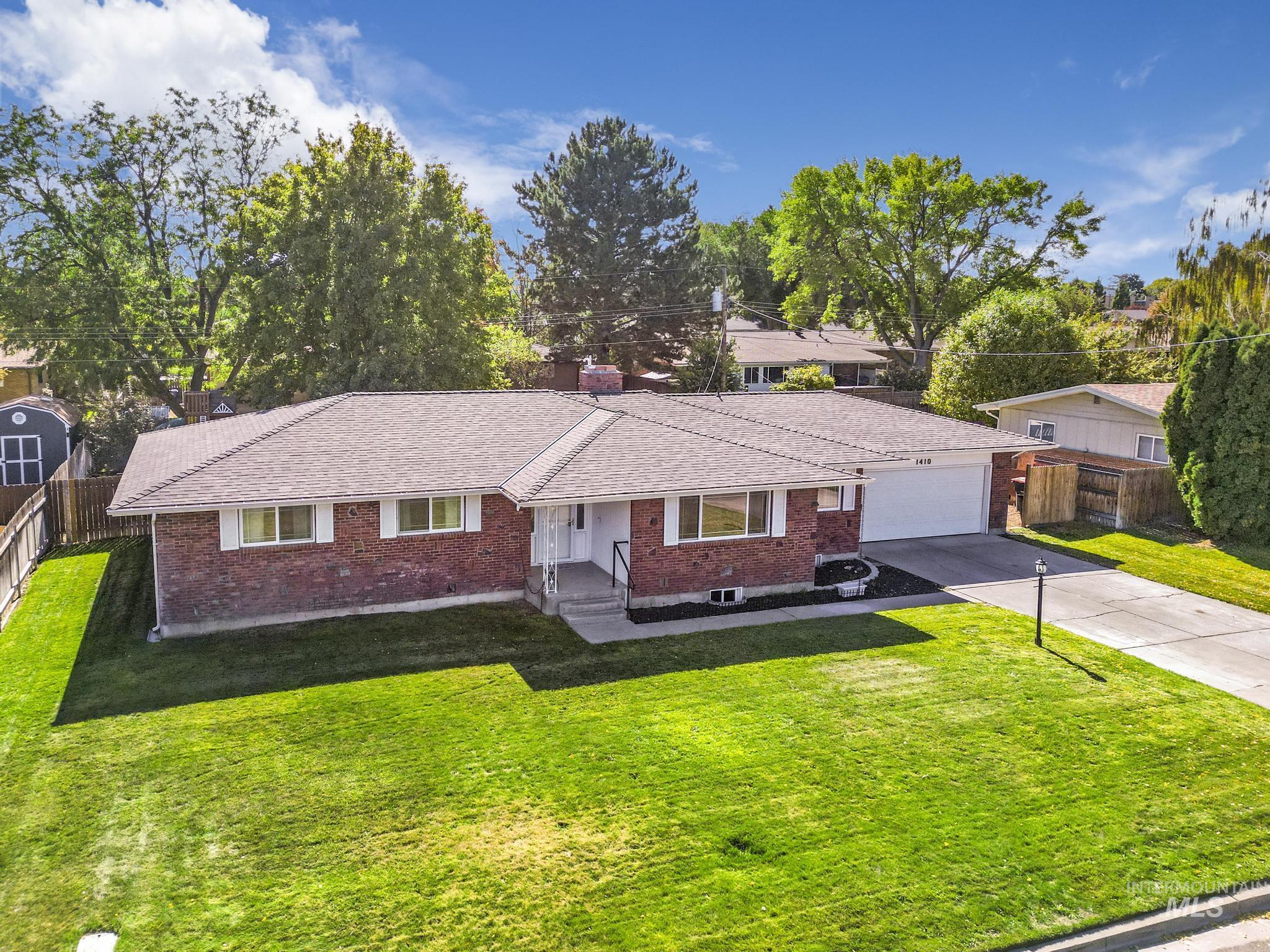 1410 Evergreen Dr, Twin Falls, Idaho 83301, 5 Bedrooms, 3 Bathrooms, Residential For Sale, Price $395,000, 98925461