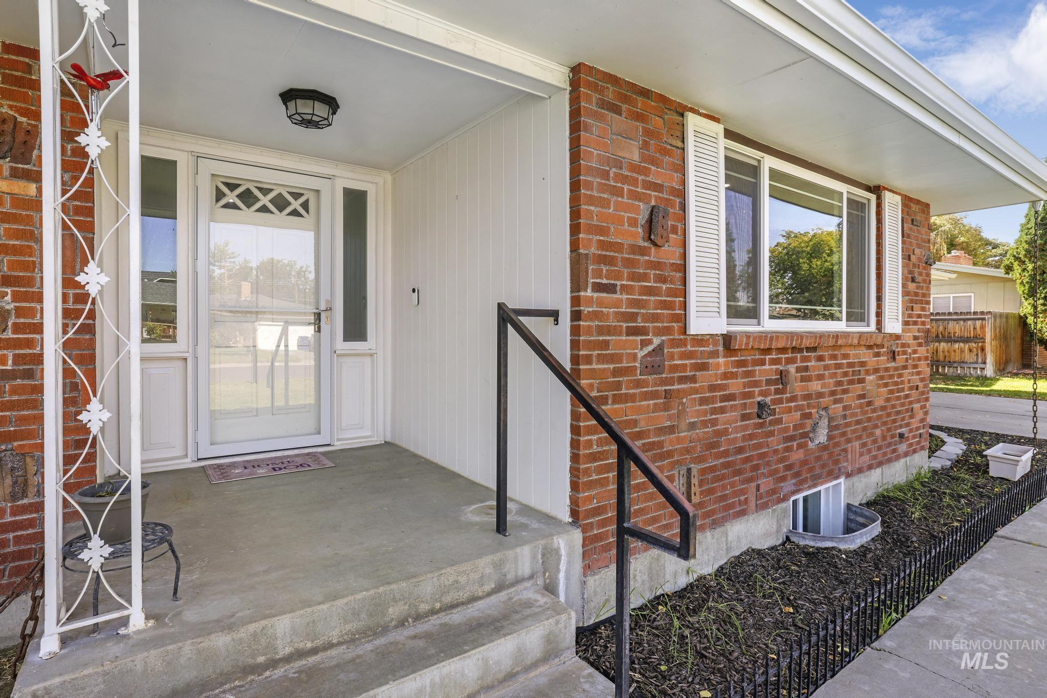 1410 Evergreen Dr, Twin Falls, Idaho 83301, 5 Bedrooms, 3 Bathrooms, Residential For Sale, Price $395,000, 98925461