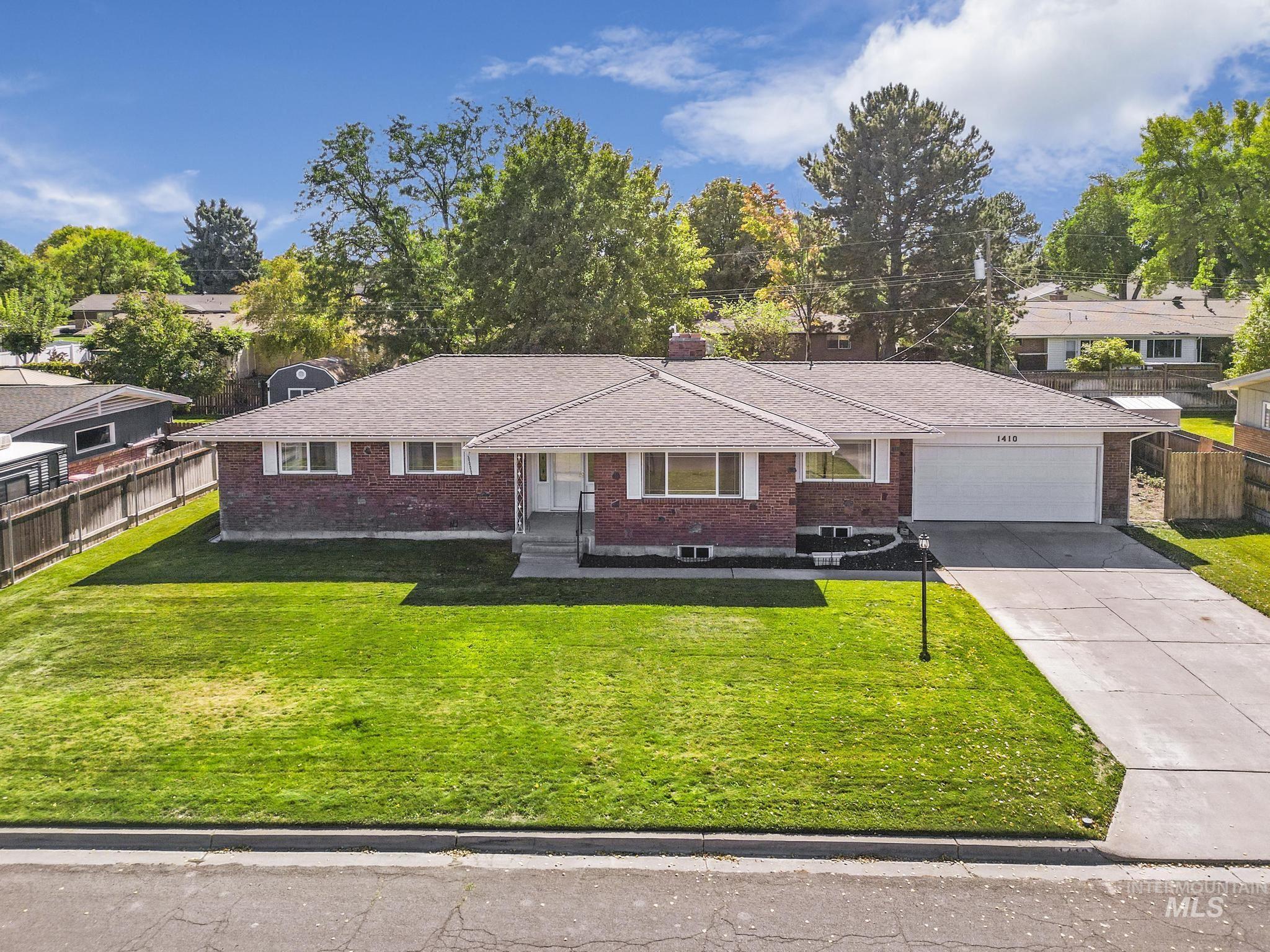 1410 Evergreen Dr, Twin Falls, Idaho 83301, 5 Bedrooms, 3 Bathrooms, Residential For Sale, Price $395,000, 98925461