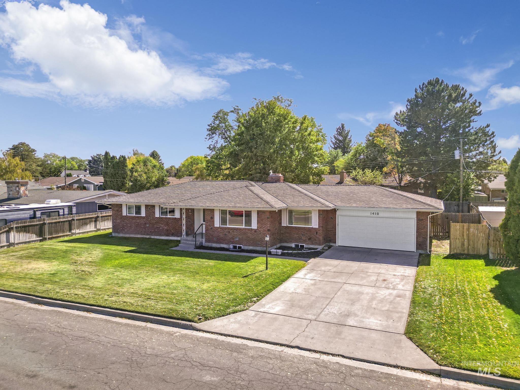 1410 Evergreen Dr, Twin Falls, Idaho 83301, 5 Bedrooms, 3 Bathrooms, Residential For Sale, Price $395,000, 98925461