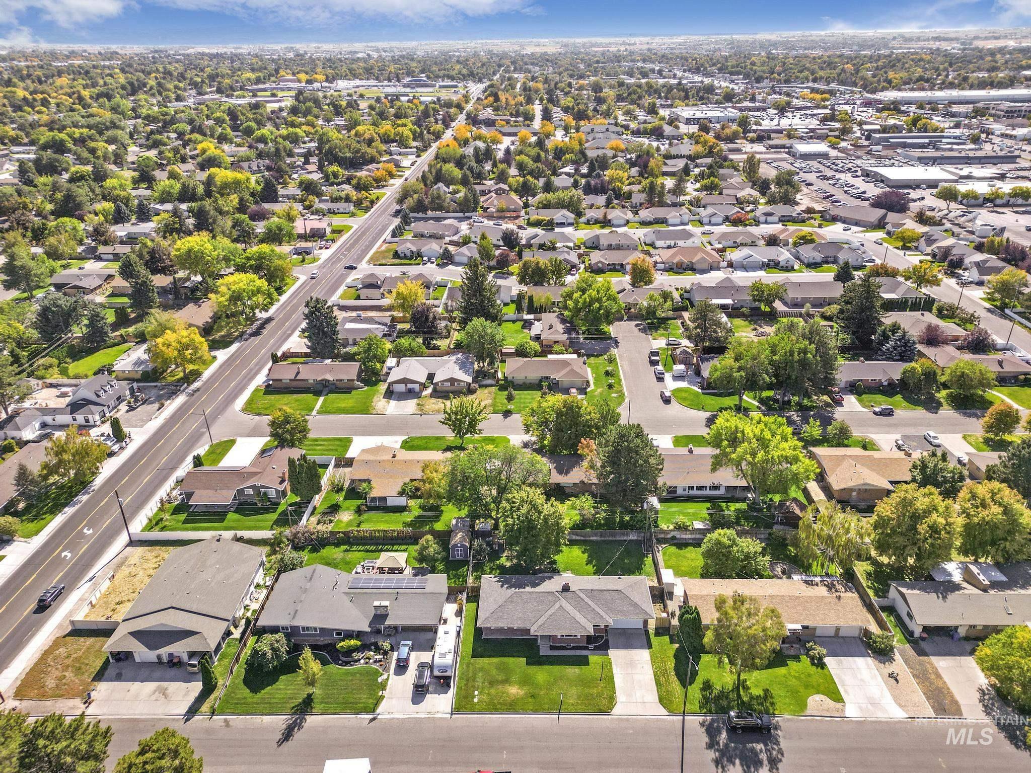 1410 Evergreen Dr, Twin Falls, Idaho 83301, 5 Bedrooms, 3 Bathrooms, Residential For Sale, Price $395,000, 98925461