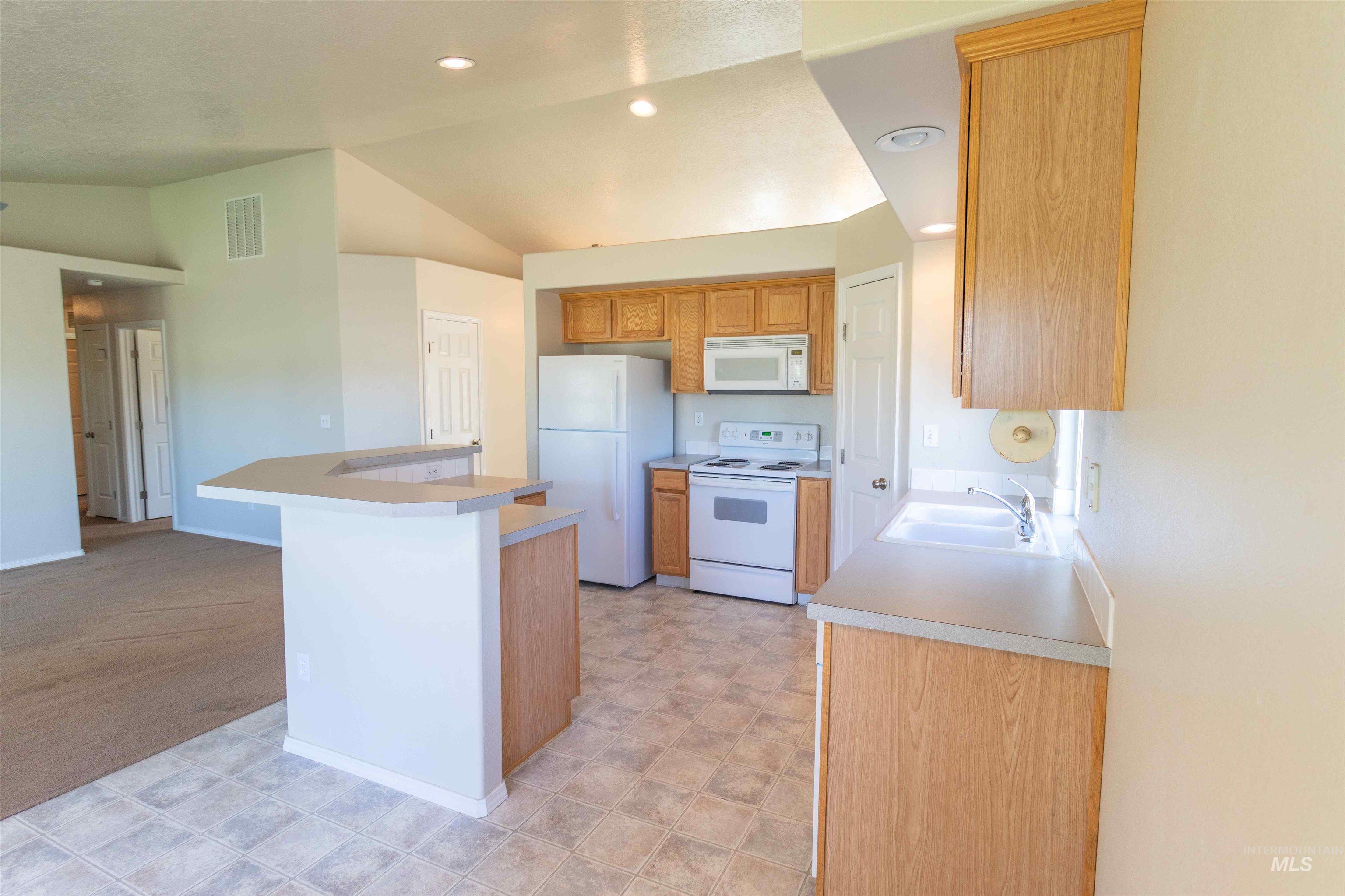 3806 E Clear Springs, Nampa, Idaho 83686, 3 Bedrooms, 2 Bathrooms, Residential For Sale, Price $274,900, 98925462