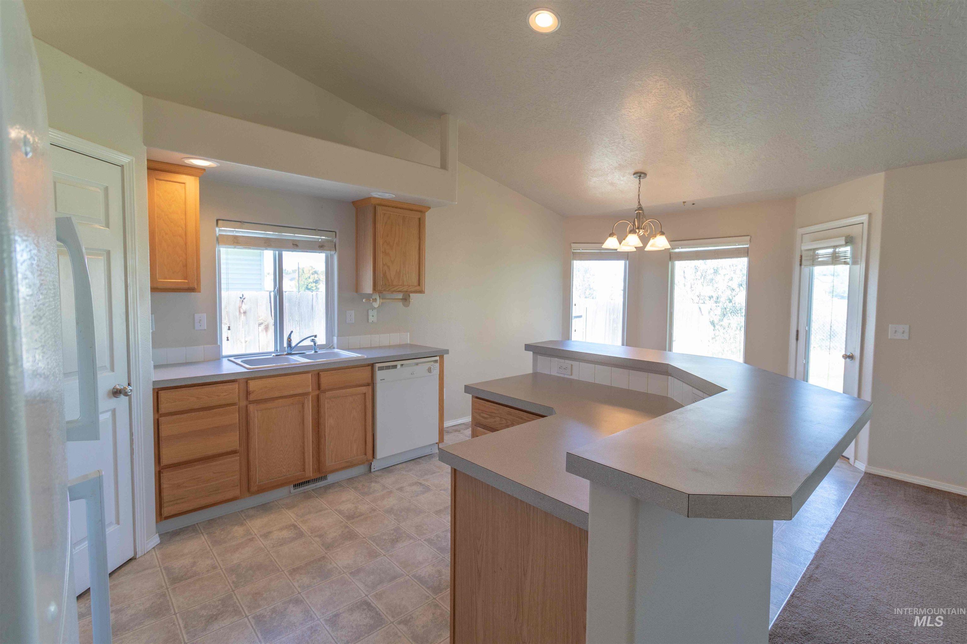 3806 E Clear Springs, Nampa, Idaho 83686, 3 Bedrooms, 2 Bathrooms, Residential For Sale, Price $274,900, 98925462