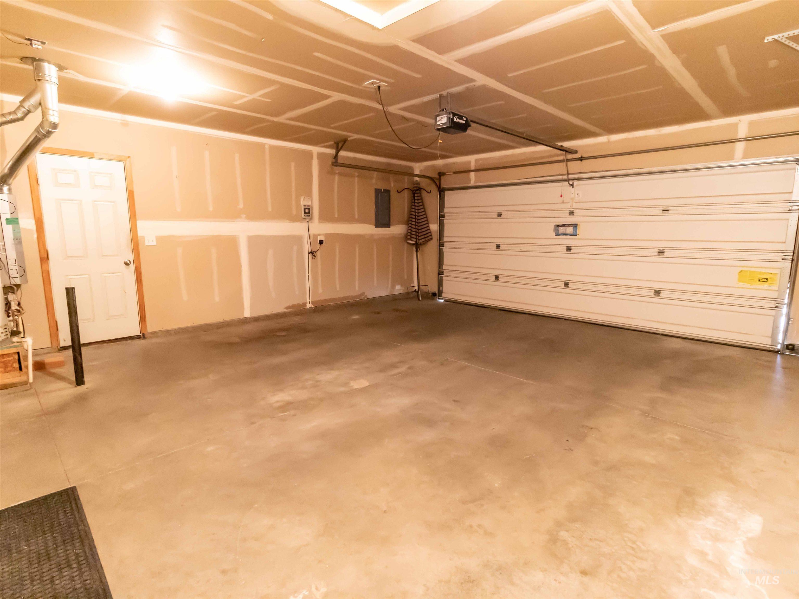 3806 E Clear Springs, Nampa, Idaho 83686, 3 Bedrooms, 2 Bathrooms, Residential For Sale, Price $274,900, 98925462