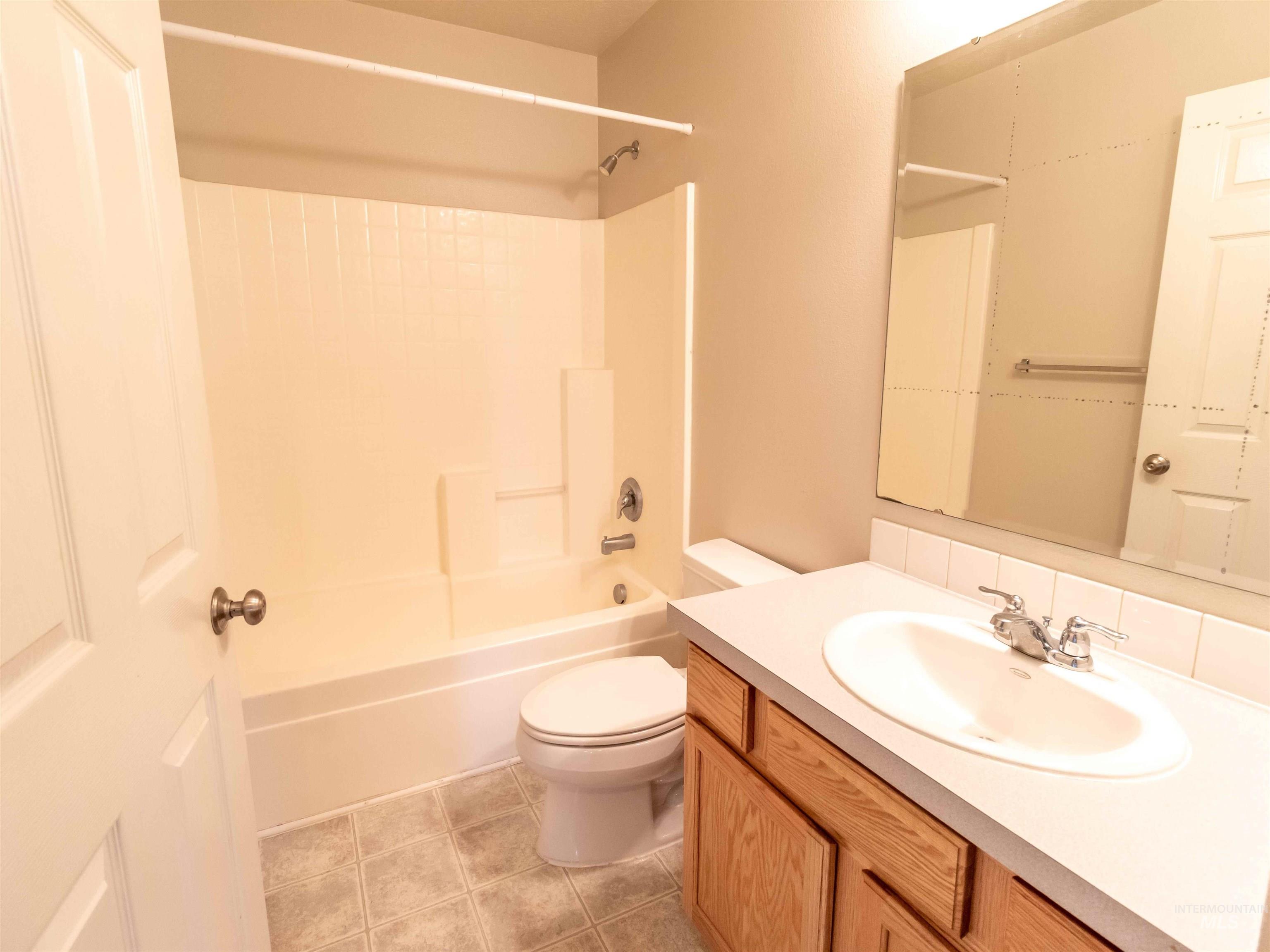 3806 E Clear Springs, Nampa, Idaho 83686, 3 Bedrooms, 2 Bathrooms, Residential For Sale, Price $274,900, 98925462