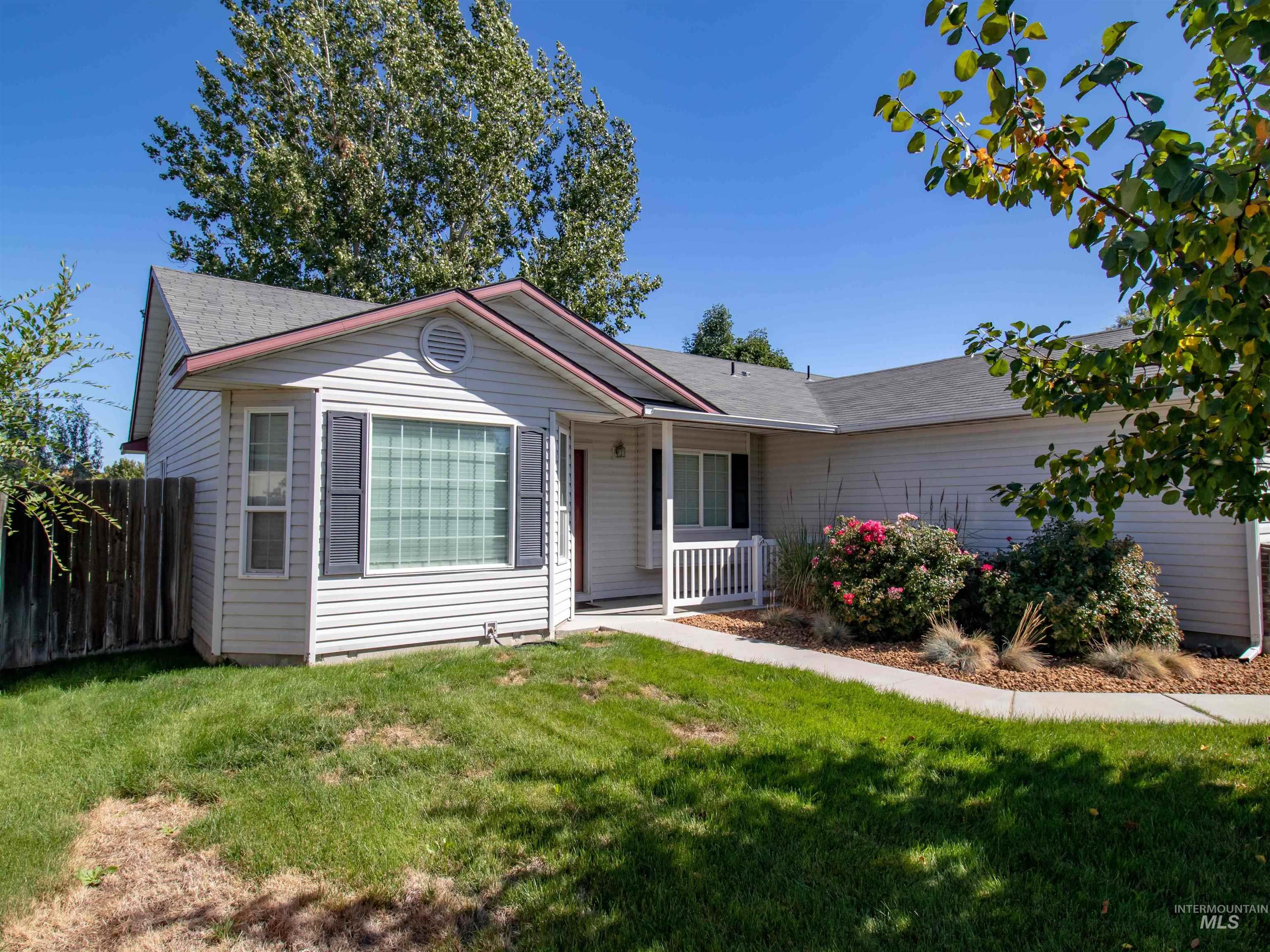 3806 E Clear Springs, Nampa, Idaho 83686, 3 Bedrooms, 2 Bathrooms, Residential For Sale, Price $274,900, 98925462