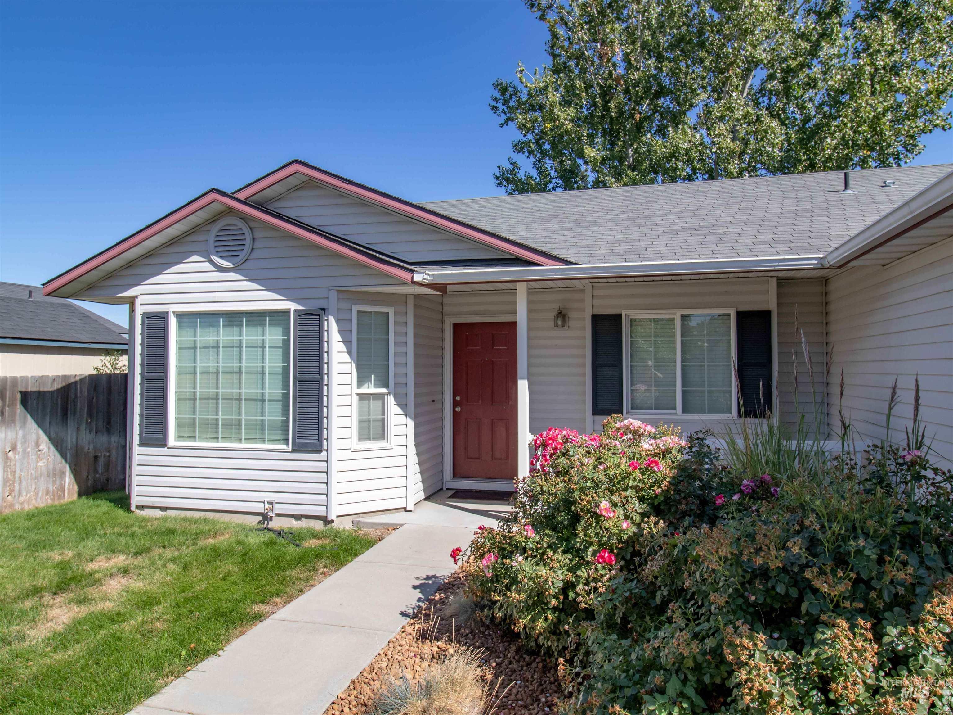 3806 E Clear Springs, Nampa, Idaho 83686, 3 Bedrooms, 2 Bathrooms, Residential For Sale, Price $274,900, 98925462