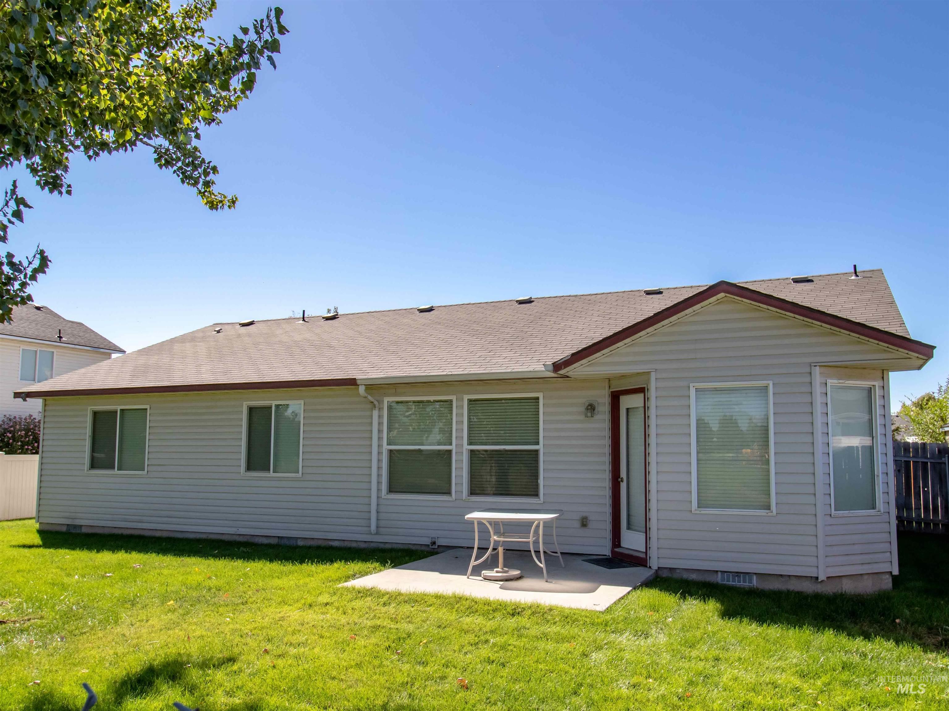 3806 E Clear Springs, Nampa, Idaho 83686, 3 Bedrooms, 2 Bathrooms, Residential For Sale, Price $274,900, 98925462