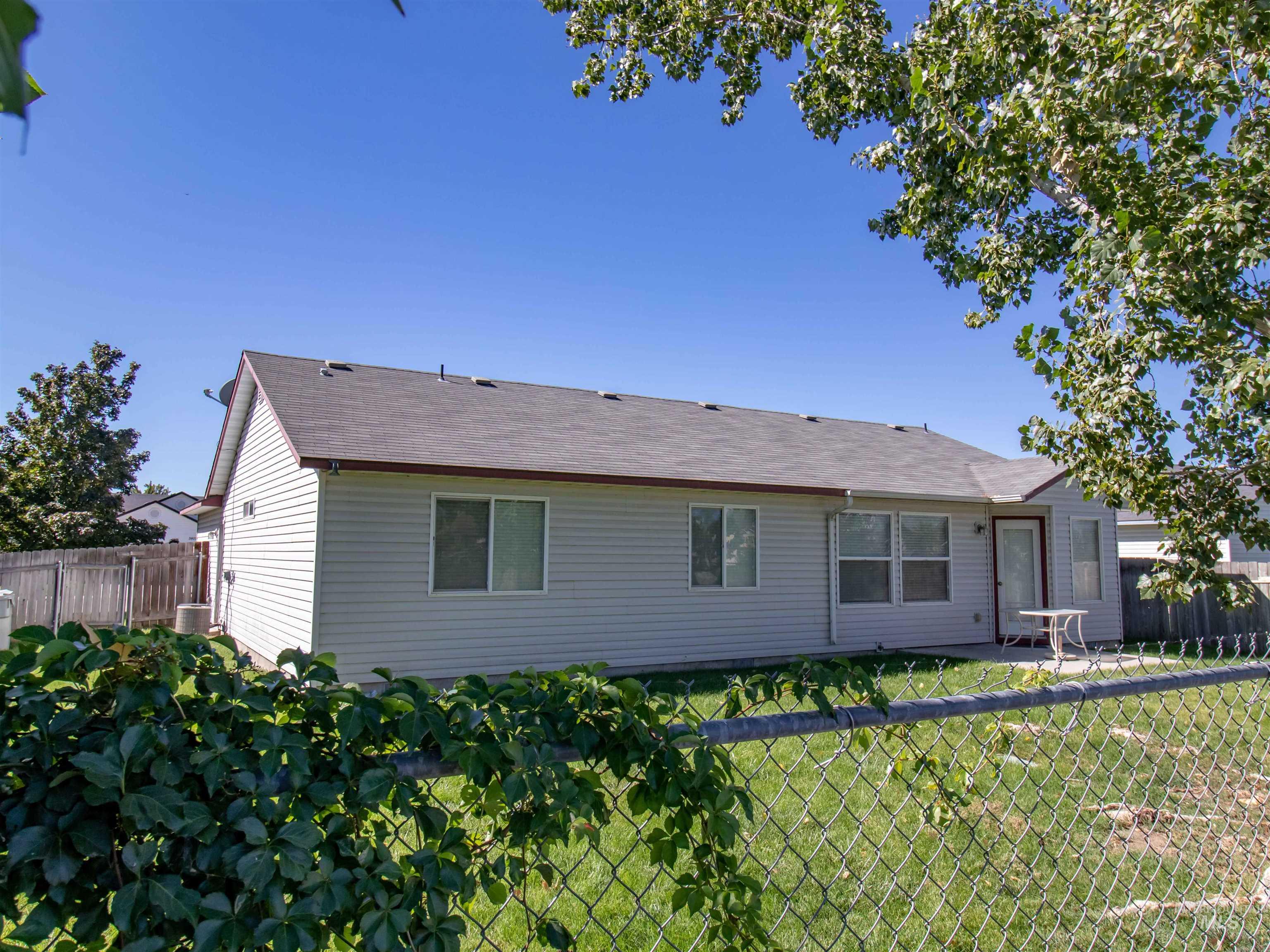 3806 E Clear Springs, Nampa, Idaho 83686, 3 Bedrooms, 2 Bathrooms, Residential For Sale, Price $274,900, 98925462
