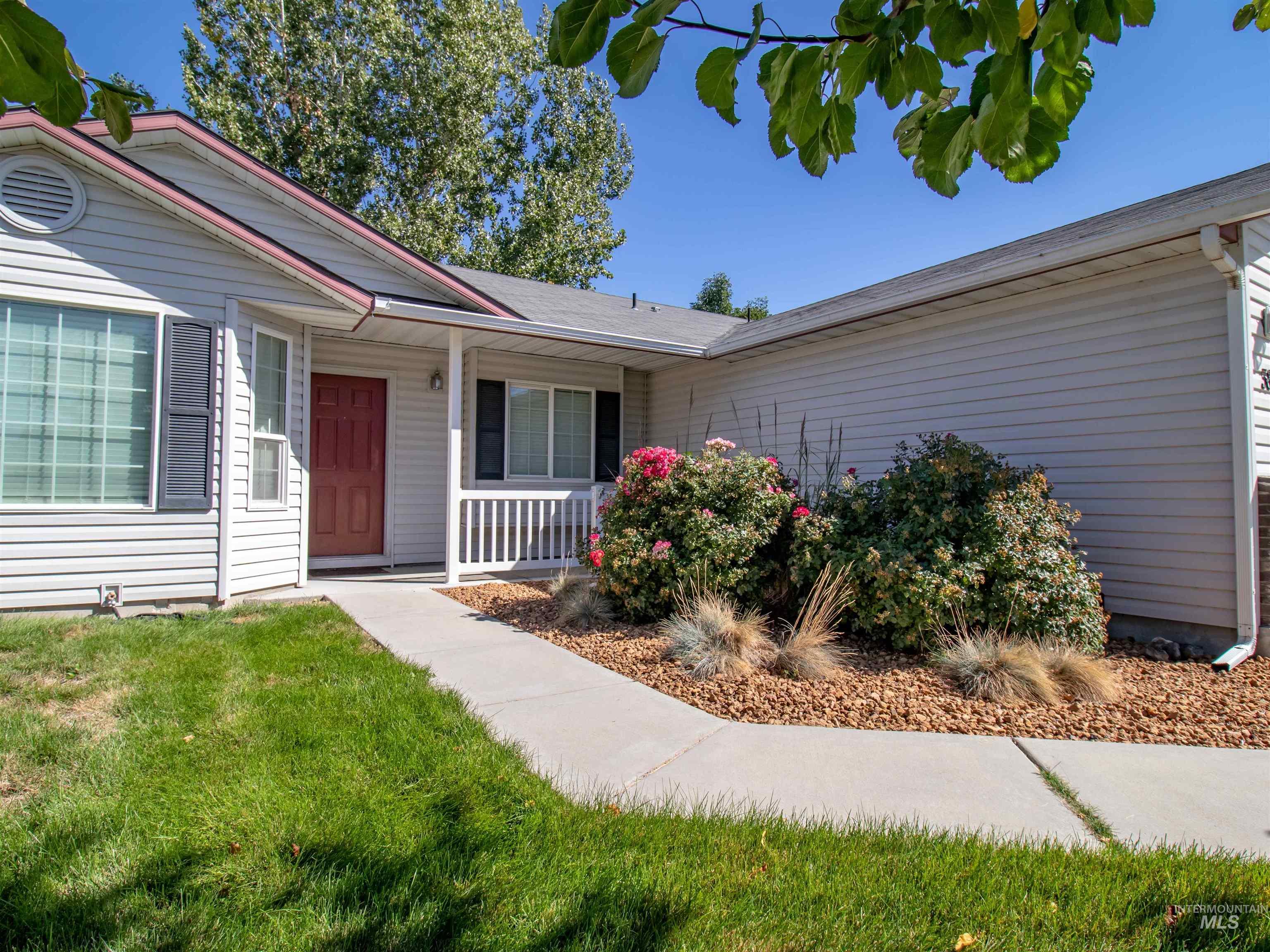 3806 E Clear Springs, Nampa, Idaho 83686, 3 Bedrooms, 2 Bathrooms, Residential For Sale, Price $274,900, 98925462