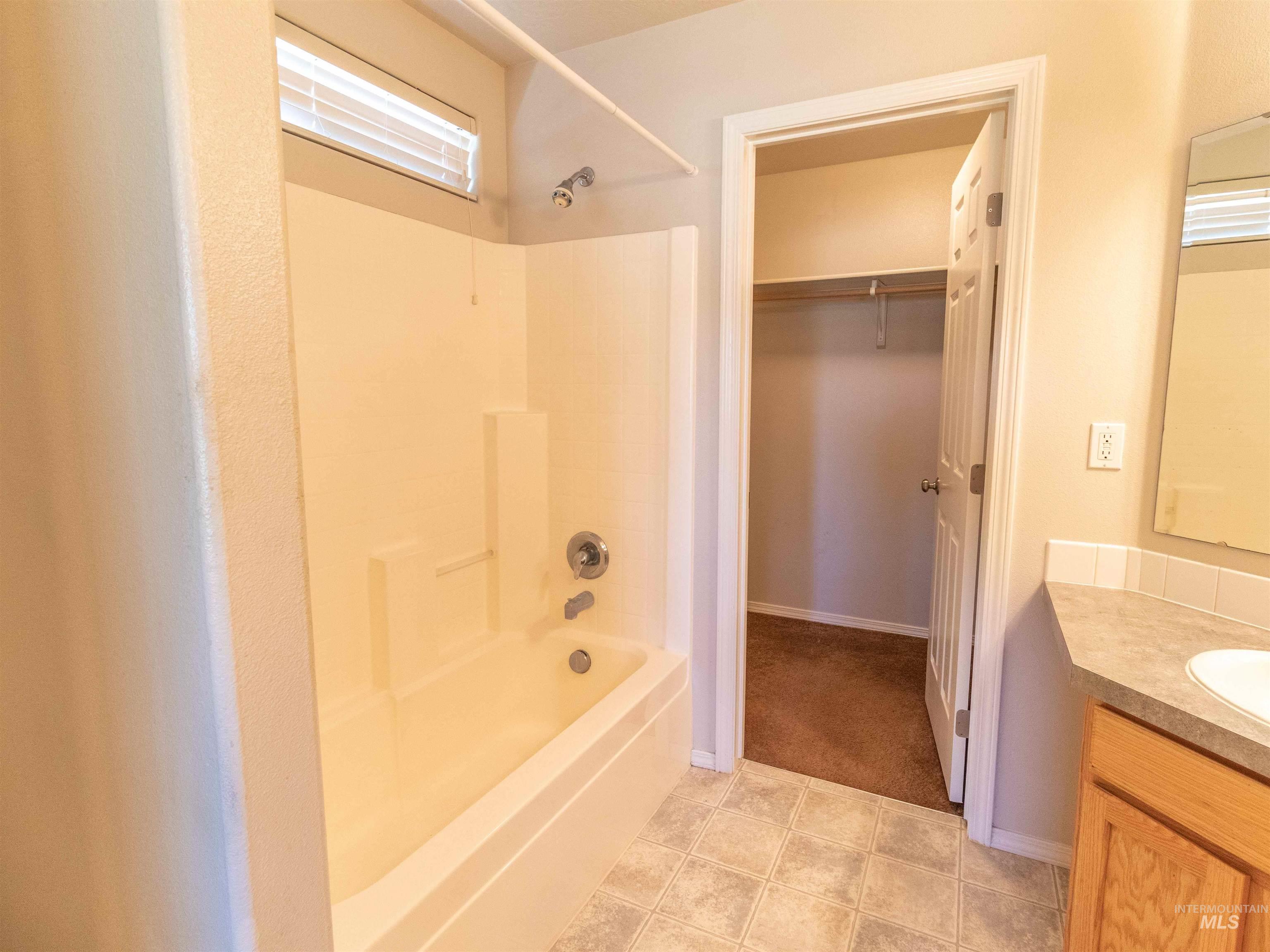3806 E Clear Springs, Nampa, Idaho 83686, 3 Bedrooms, 2 Bathrooms, Residential For Sale, Price $274,900, 98925462