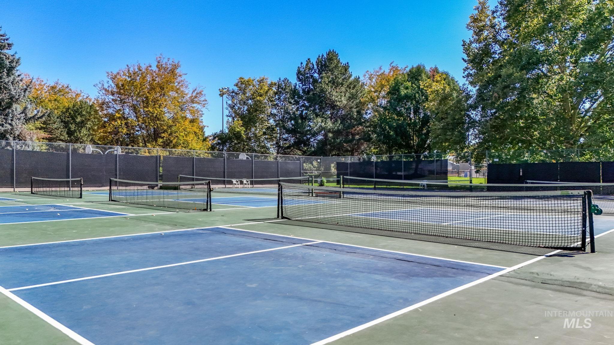 4742 W Willow Ln, Boise, Idaho 83703, 3 Bedrooms, 2 Bathrooms, Residential For Sale, Price $315,000, 98925464