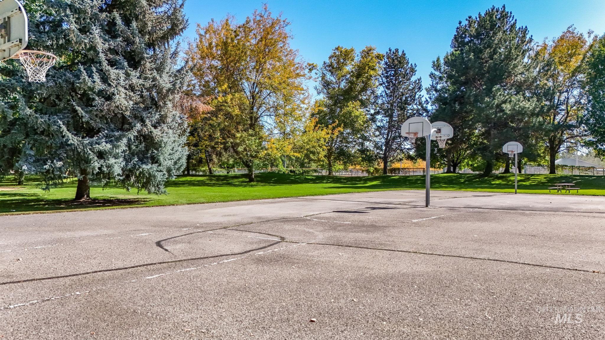 4742 W Willow Ln, Boise, Idaho 83703, 3 Bedrooms, 2 Bathrooms, Residential For Sale, Price $315,000, 98925464