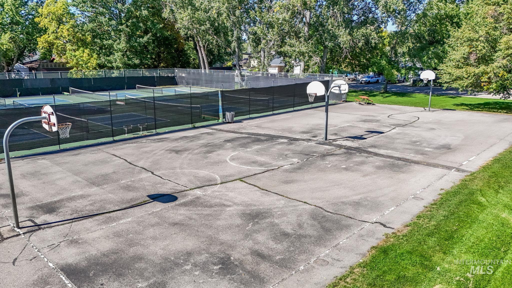 4742 W Willow Ln, Boise, Idaho 83703, 3 Bedrooms, 2 Bathrooms, Residential For Sale, Price $315,000, 98925464