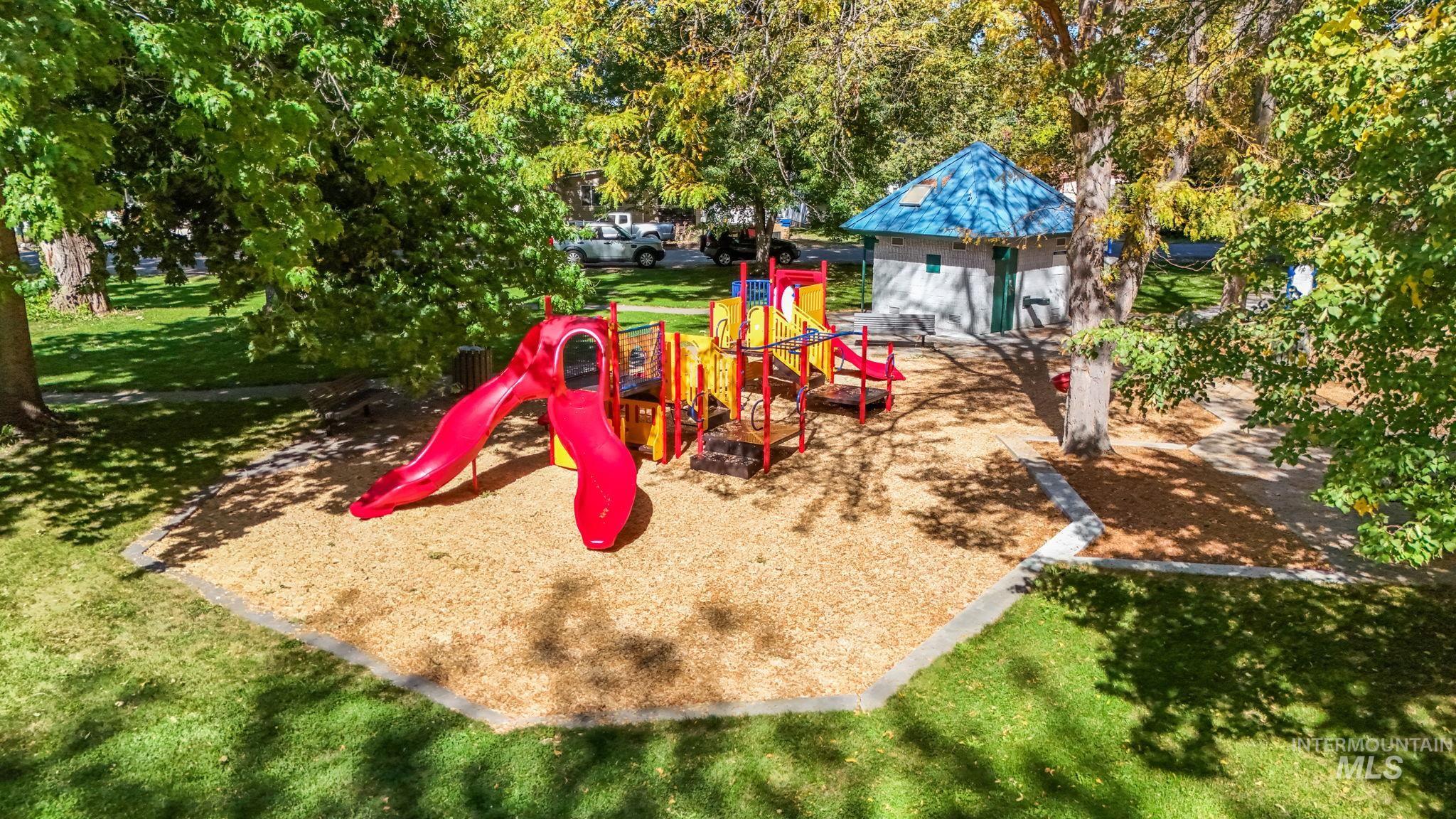 4742 W Willow Ln, Boise, Idaho 83703, 3 Bedrooms, 2 Bathrooms, Residential For Sale, Price $315,000, 98925464