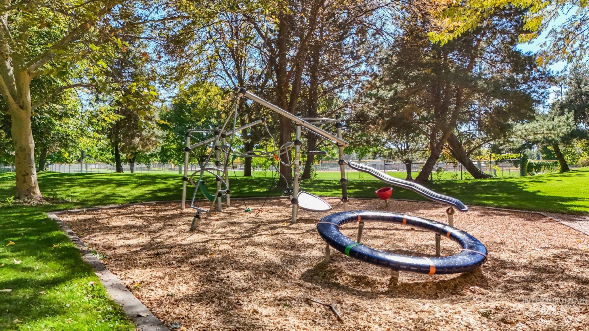 4742 W Willow Ln, Boise, Idaho 83703, 3 Bedrooms, 2 Bathrooms, Residential For Sale, Price $315,000, 98925464