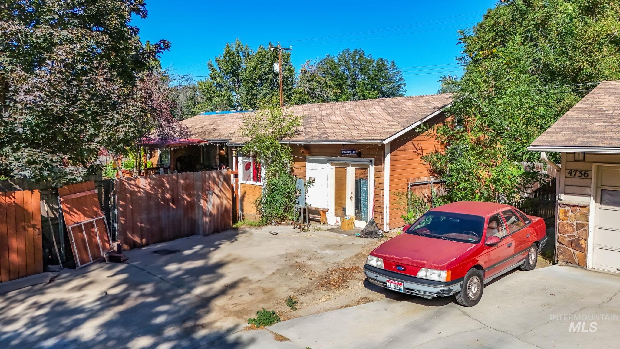 4742 W Willow Ln, Boise, Idaho 83703, 3 Bedrooms, 2 Bathrooms, Residential For Sale, Price $315,000, 98925464