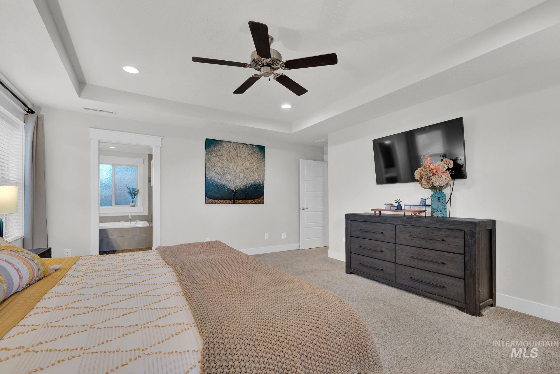 9236 W Whitecrest St, Star, Idaho 83669-5963, 4 Bedrooms, 2.5 Bathrooms, Residential For Sale, Price $624,900, 98925466