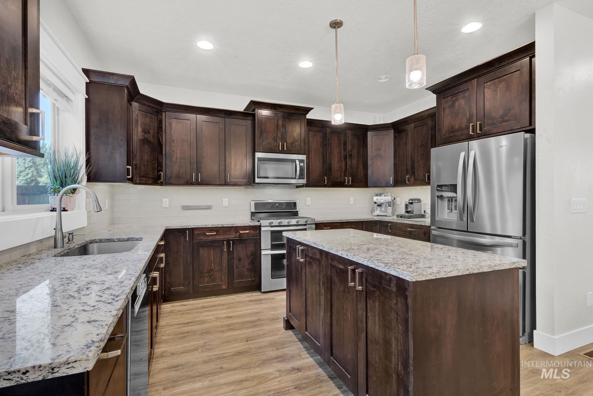 9236 W Whitecrest St, Star, Idaho 83669-5963, 4 Bedrooms, 2.5 Bathrooms, Residential For Sale, Price $624,900, 98925466