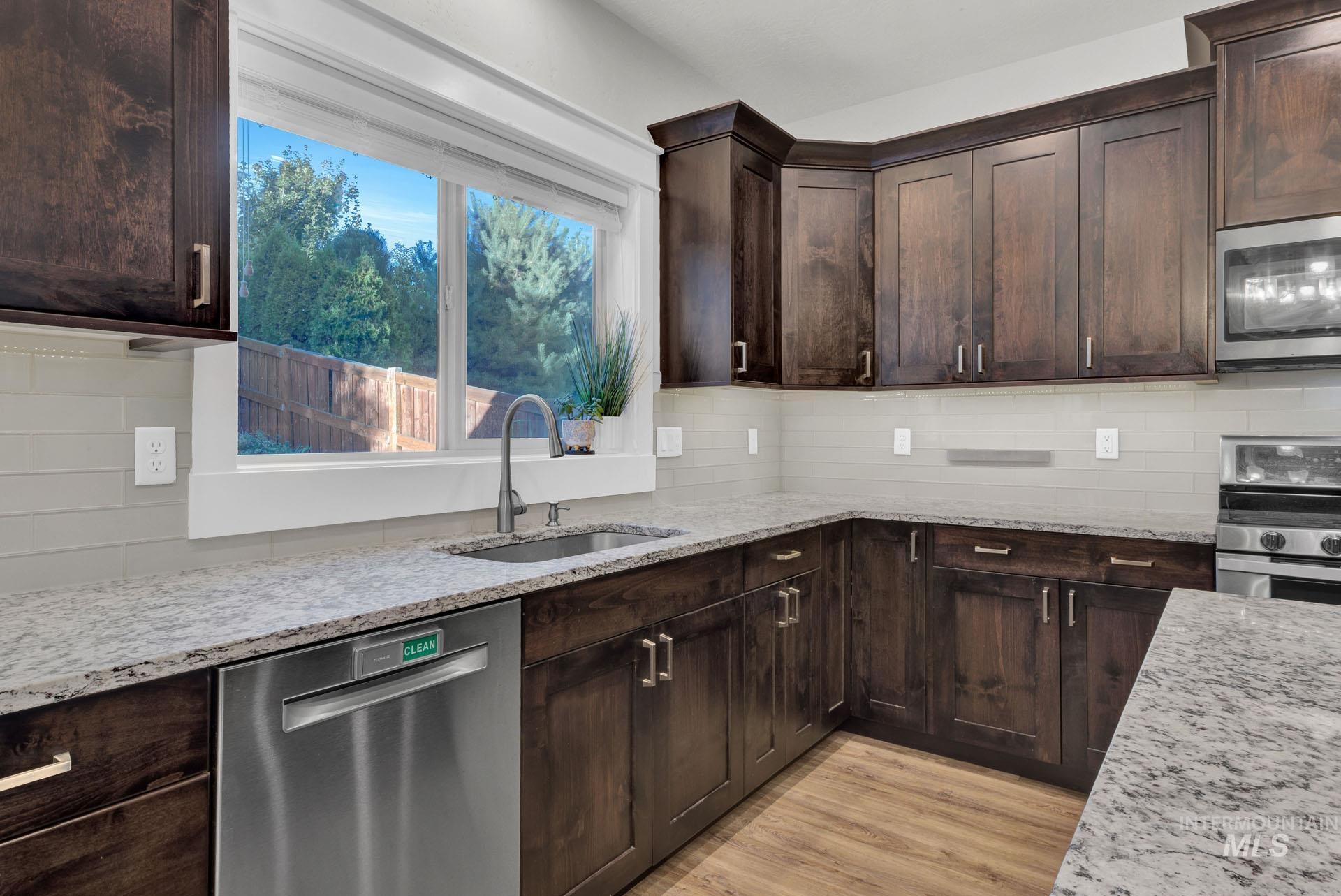 9236 W Whitecrest St, Star, Idaho 83669-5963, 4 Bedrooms, 2.5 Bathrooms, Residential For Sale, Price $624,900, 98925466