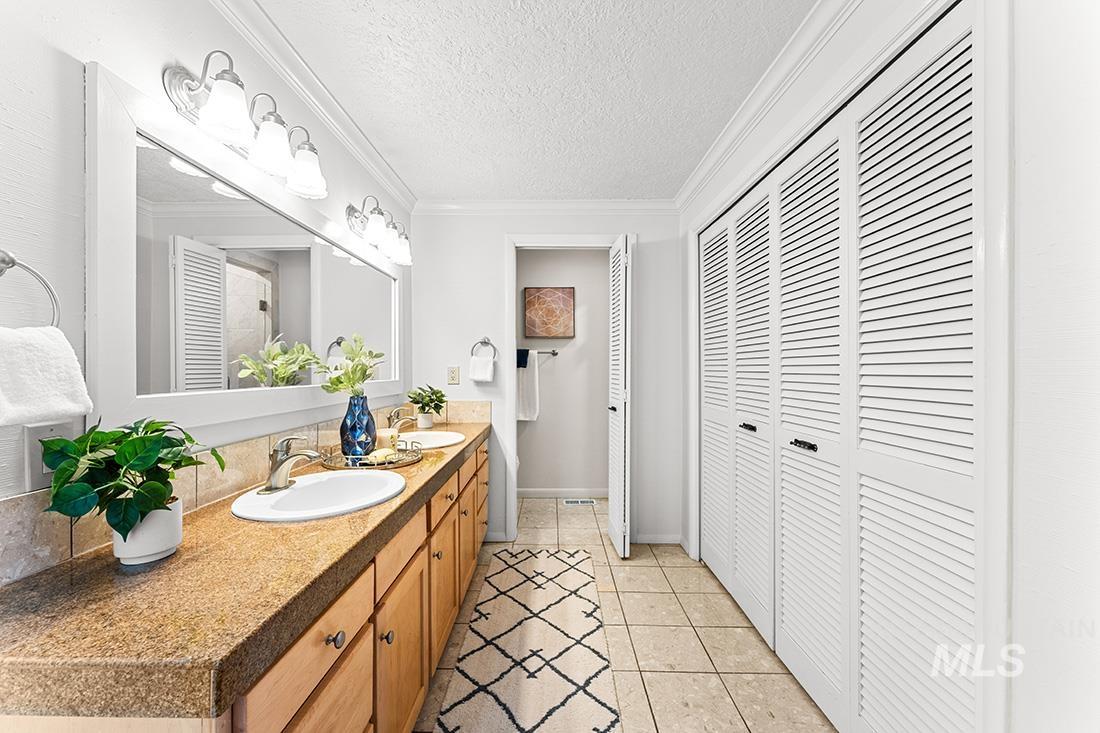 110 W Braemere Rd, Boise, Idaho 83702, 2 Bedrooms, 2 Bathrooms, Residential For Sale, Price $650,000, 98925474