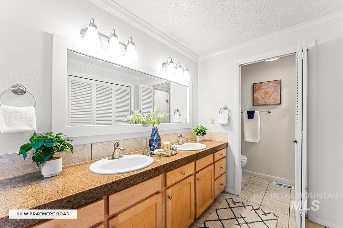 110 & 110 W Braemere Rd, Boise, Idaho 83702, 2 Bedrooms, 2 Bathrooms, Residential Income For Sale, Price $1,088,000, 98925478