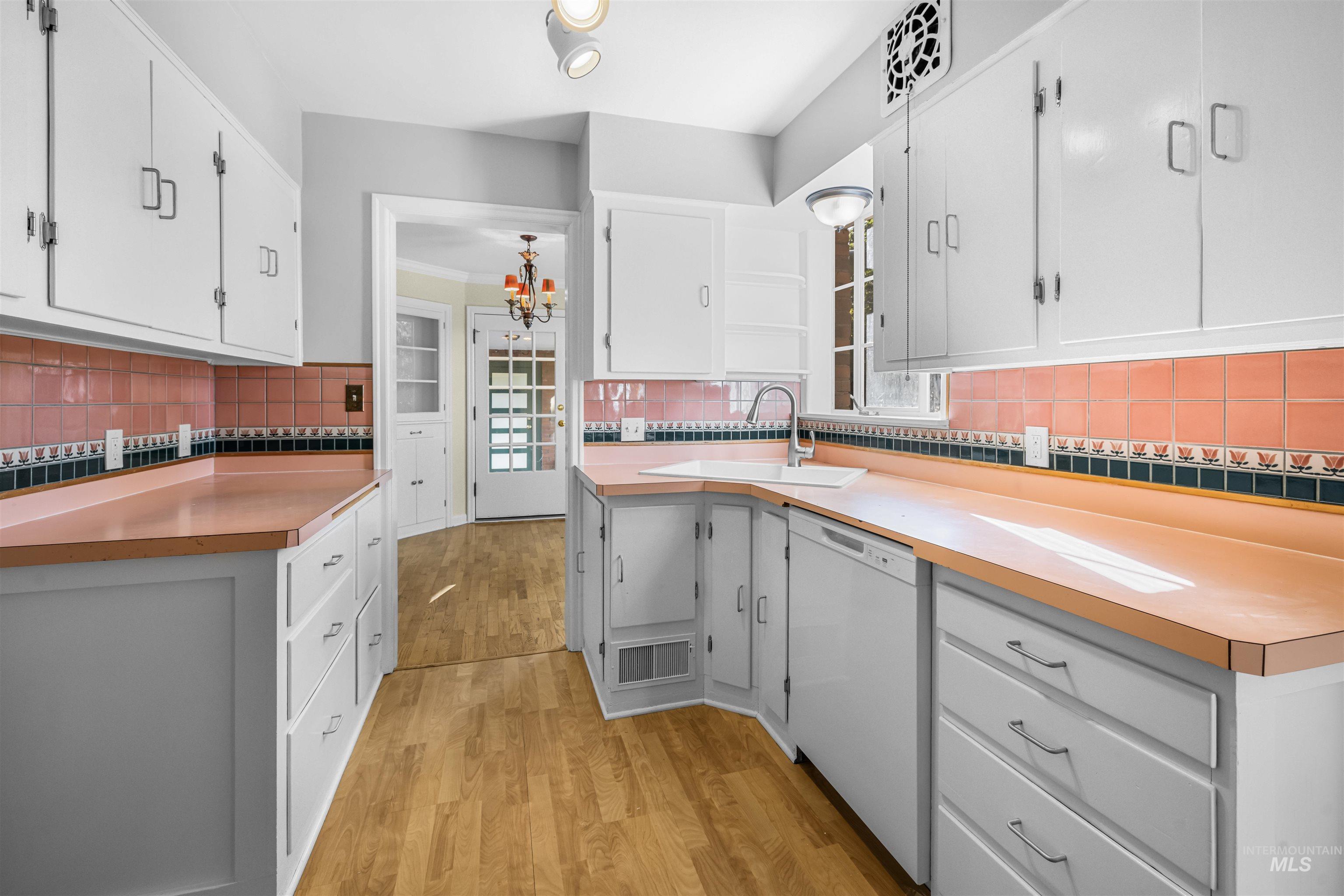 3421 W Rose Hill St., Boise, Idaho 83705, 3 Bedrooms, 2 Bathrooms, Residential For Sale, Price $640,000, 98925479