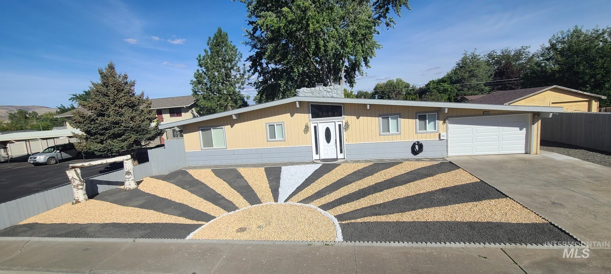 1221 7th Street, Clarkston, Washington 99403, 5 Bedrooms, 3.5 Bathrooms, Residential For Sale, Price $550,000, 98925480