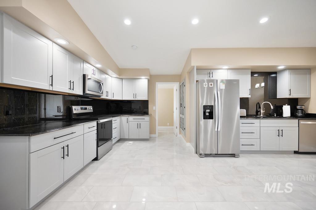 1221 7th Street, Clarkston, Washington 99403, 5 Bedrooms, 3.5 Bathrooms, Residential For Sale, Price $550,000, 98925480