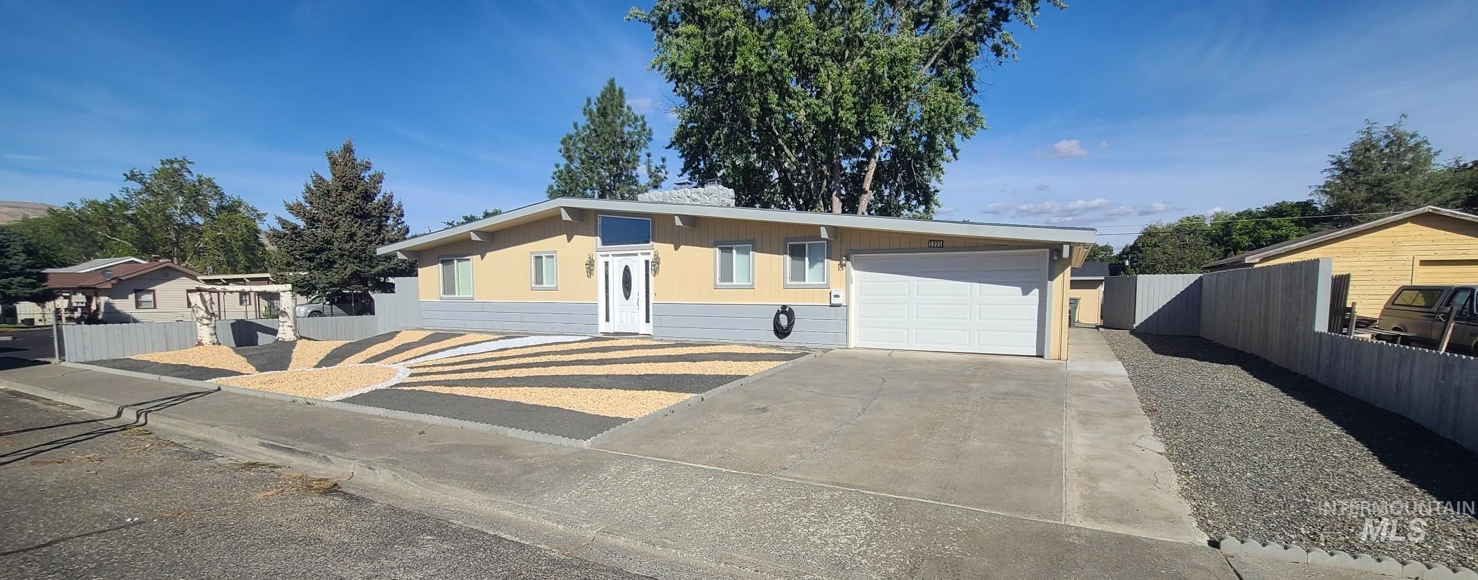 1221 7th Street, Clarkston, Washington 99403, 5 Bedrooms, 3.5 Bathrooms, Residential For Sale, Price $550,000, 98925480