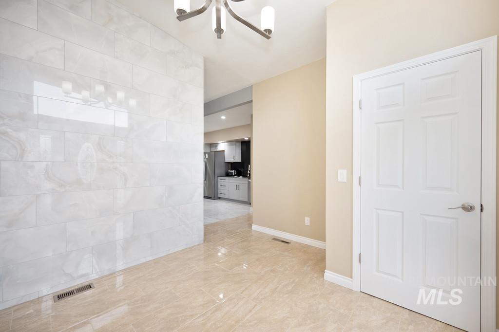 1221 7th Street, Clarkston, Washington 99403, 5 Bedrooms, 3.5 Bathrooms, Residential For Sale, Price $550,000, 98925480