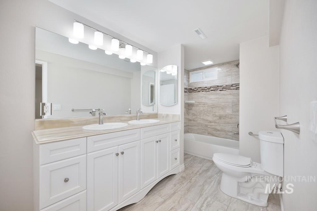 1221 7th Street, Clarkston, Washington 99403, 5 Bedrooms, 3.5 Bathrooms, Residential For Sale, Price $550,000, 98925480