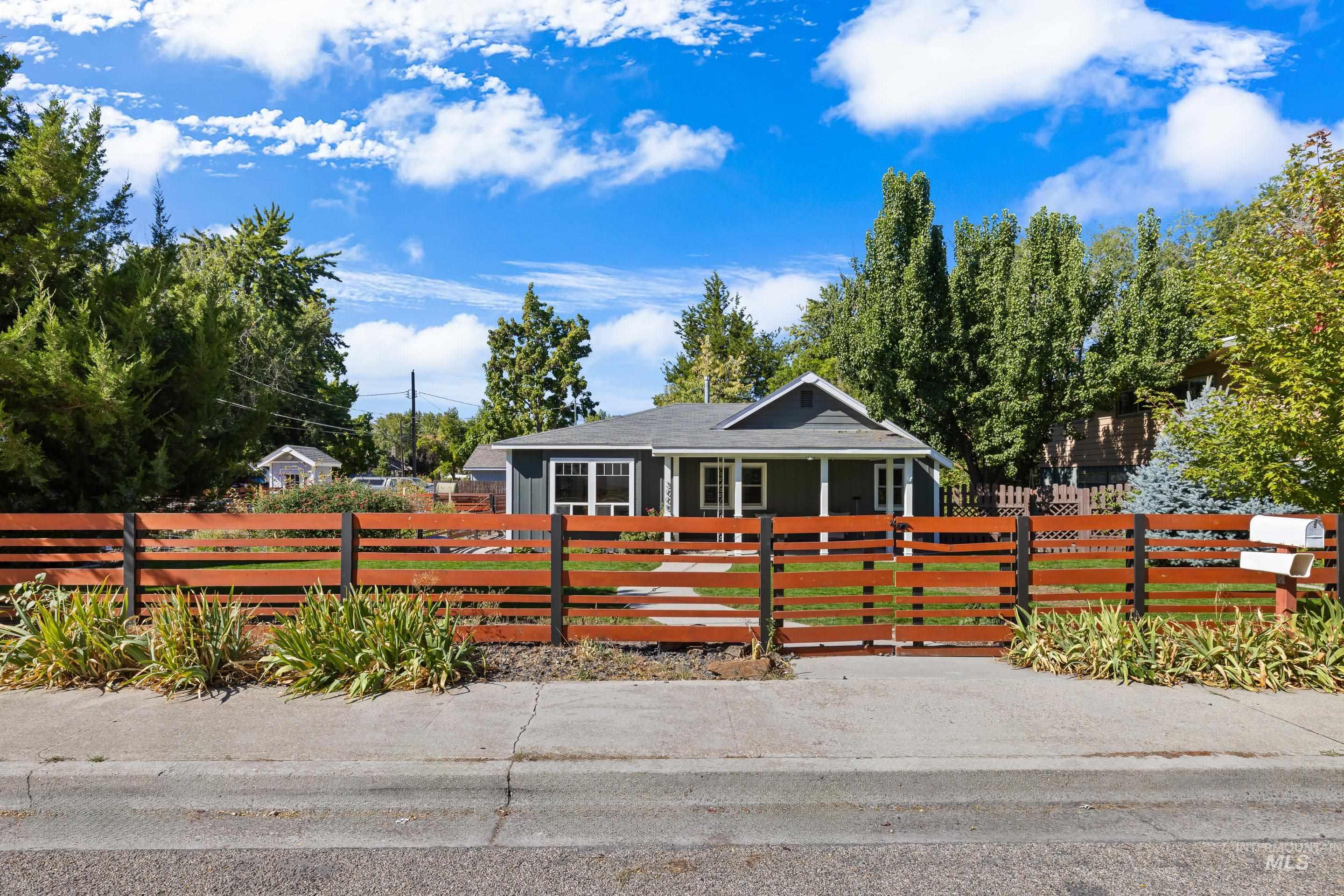 3005 N 28th, Boise, Idaho 83703, 2 Bedrooms, 1 Bathroom, Residential For Sale, Price $465,000,MLS 98925481