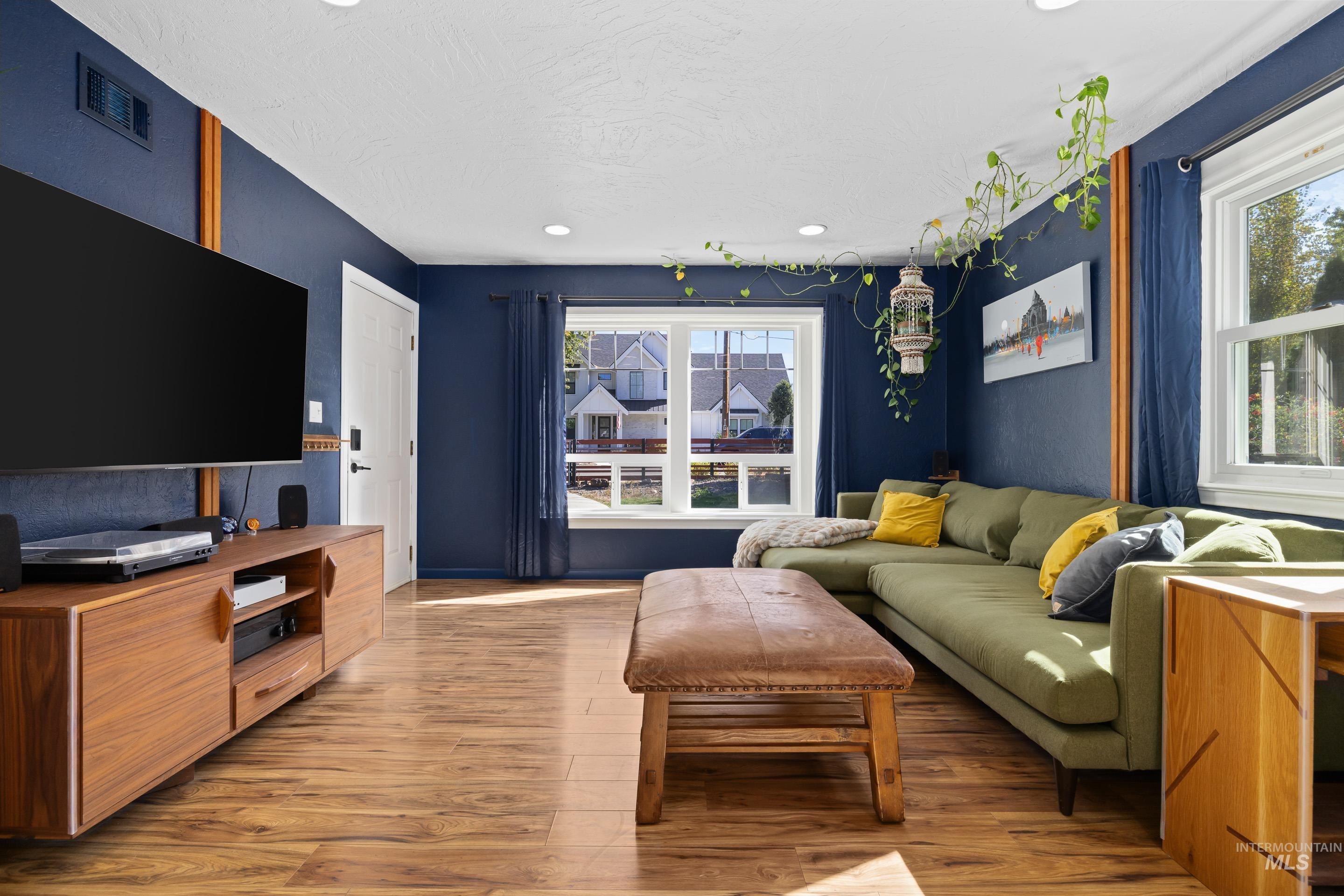 3005 N 28th, Boise, Idaho 83703, 2 Bedrooms, 1 Bathroom, Residential For Sale, Price $465,000, 98925481