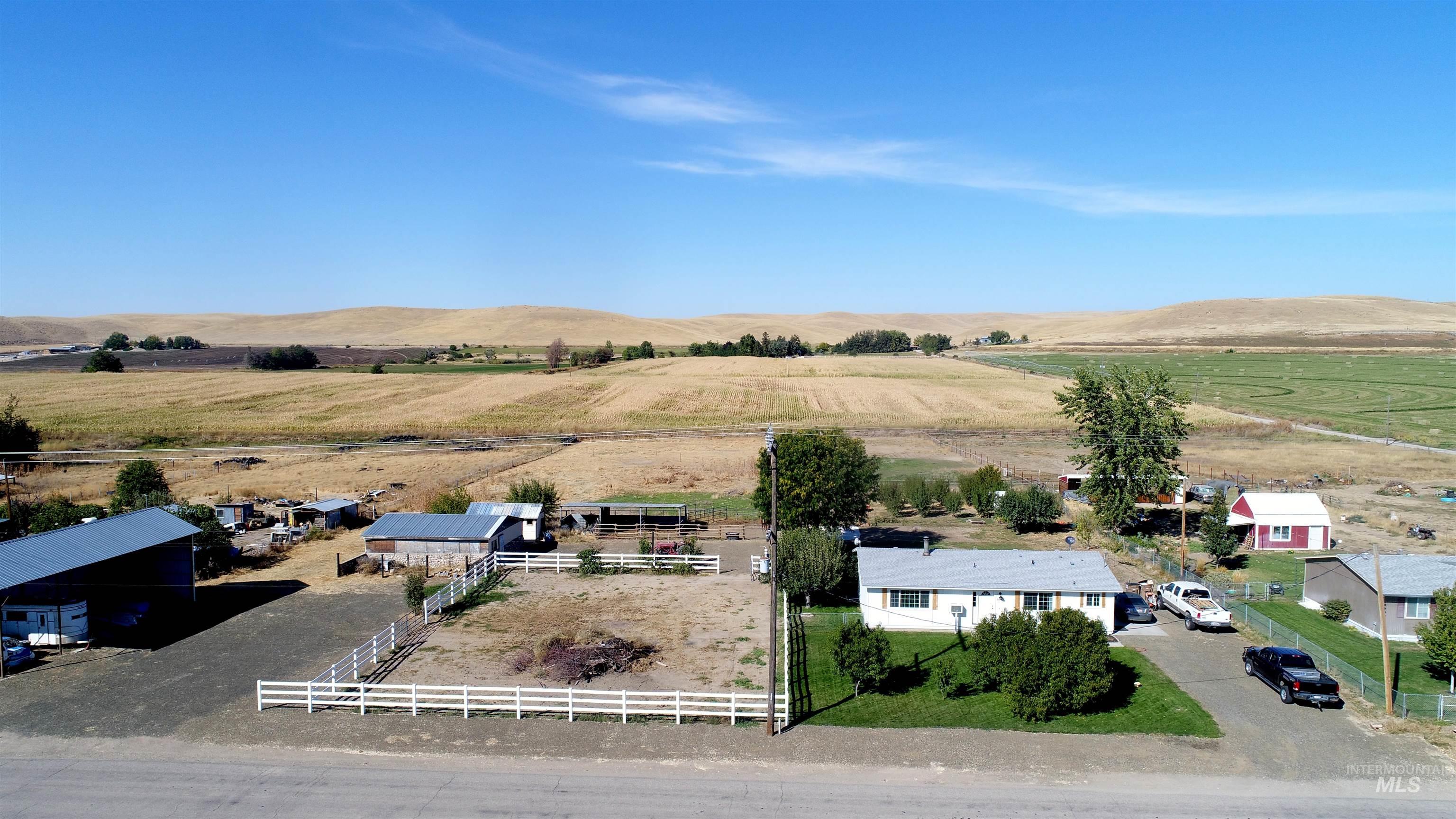 5654 Hillview, Emmett, Idaho 83617, 3 Bedrooms, 1.5 Bathrooms, Residential For Sale, Price $499,999, 98925486