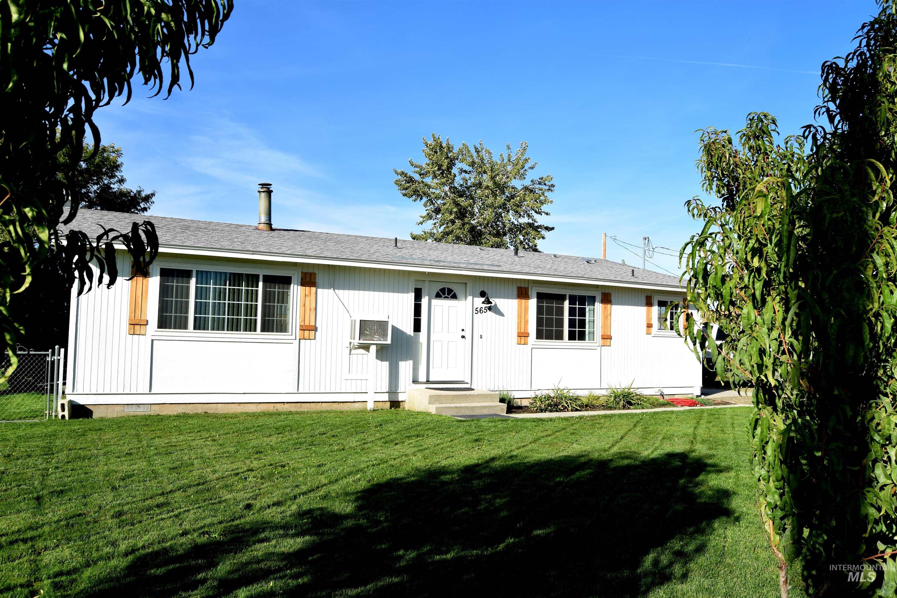 5654 Hillview, Emmett, Idaho 83617, 3 Bedrooms, 1.5 Bathrooms, Residential For Sale, Price $499,999, 98925486