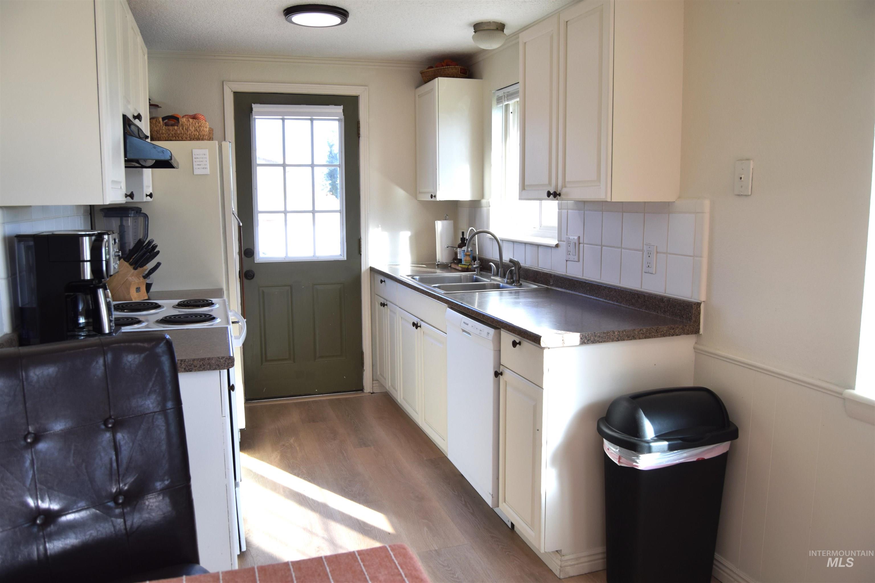5654 Hillview, Emmett, Idaho 83617, 3 Bedrooms, 1.5 Bathrooms, Residential For Sale, Price $499,999, 98925486