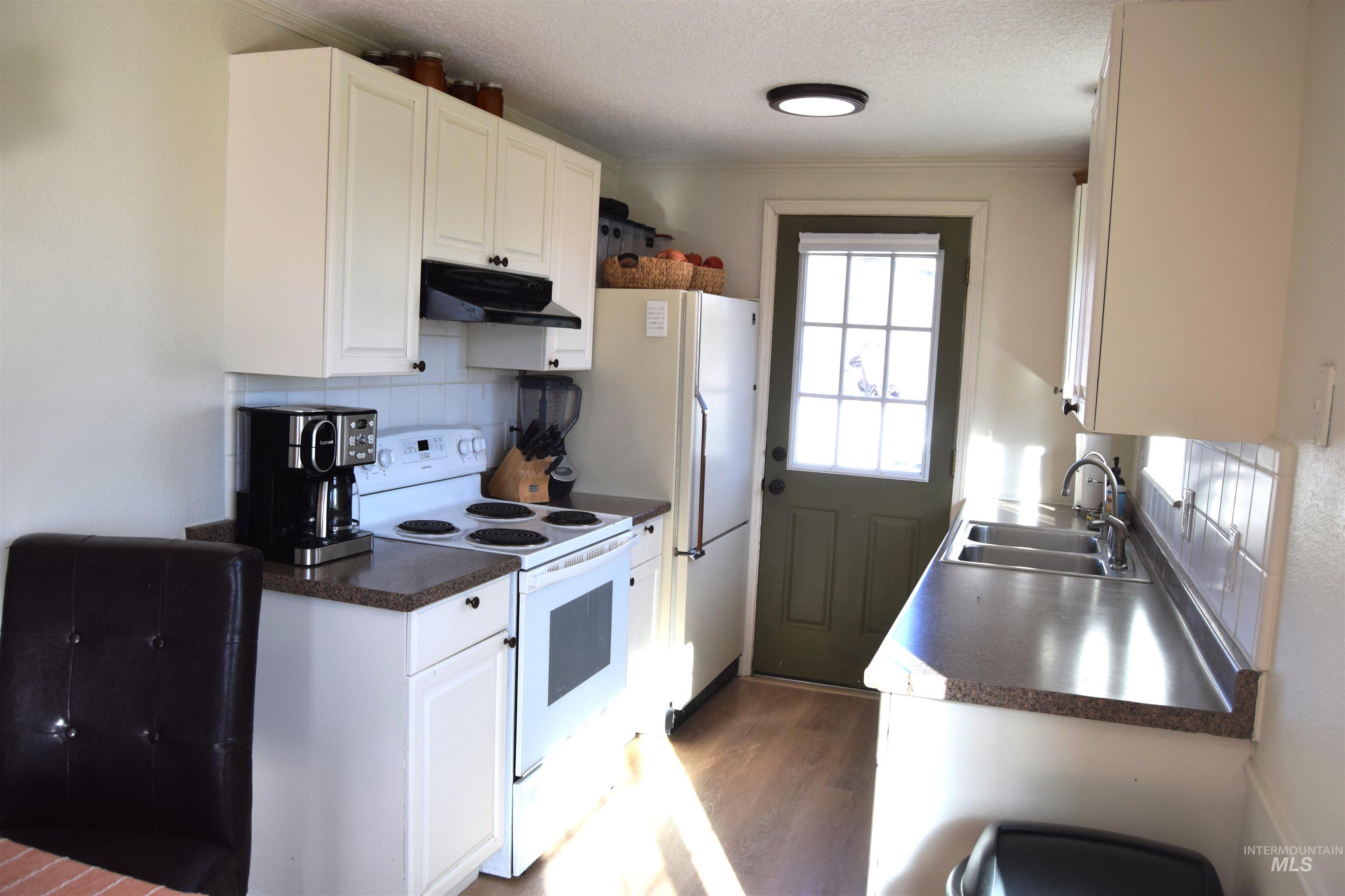 5654 Hillview, Emmett, Idaho 83617, 3 Bedrooms, 1.5 Bathrooms, Residential For Sale, Price $499,999, 98925486