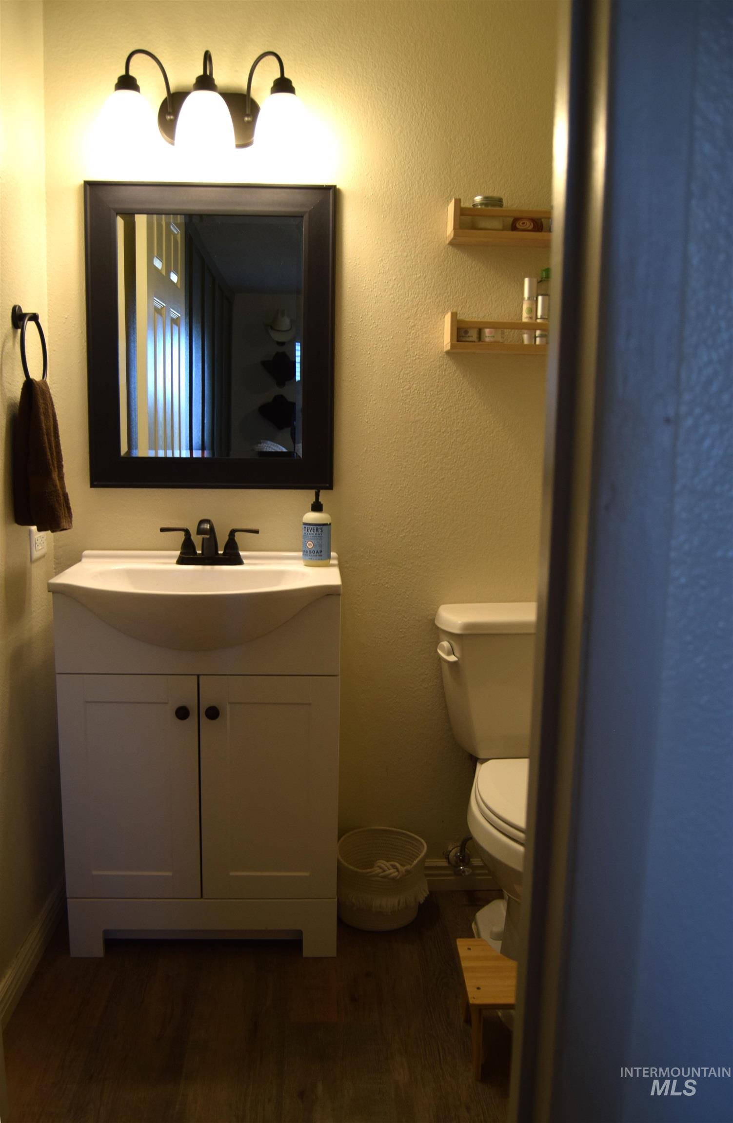 5654 Hillview, Emmett, Idaho 83617, 3 Bedrooms, 1.5 Bathrooms, Residential For Sale, Price $499,999, 98925486