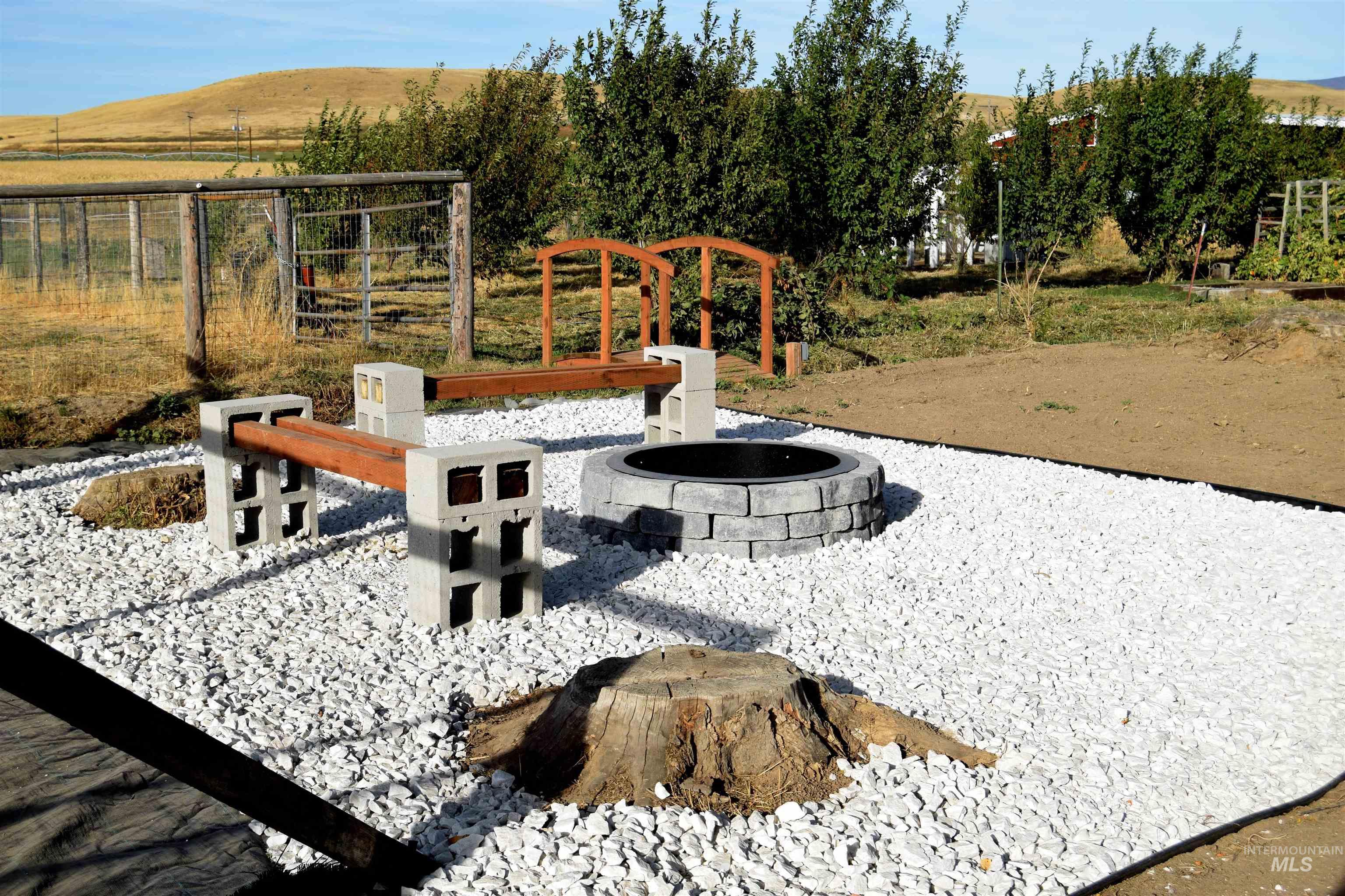 5654 Hillview, Emmett, Idaho 83617, 3 Bedrooms, 1.5 Bathrooms, Residential For Sale, Price $499,999, 98925486