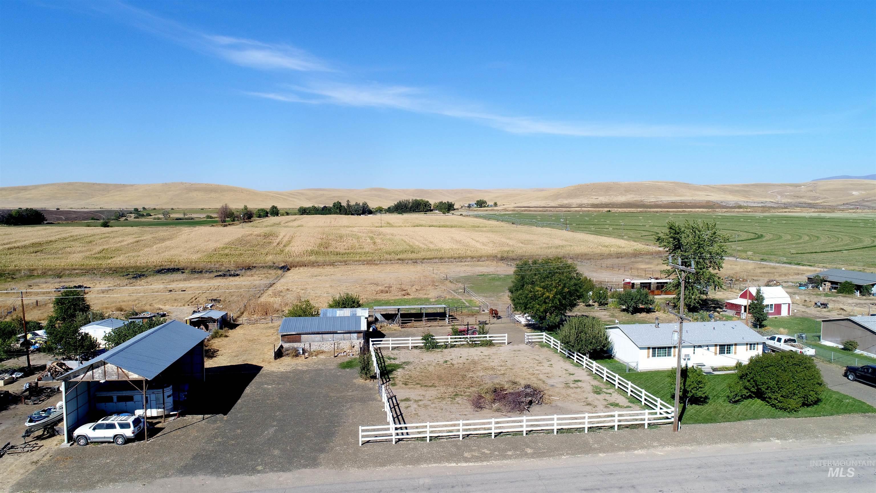 5654 Hillview, Emmett, Idaho 83617, 3 Bedrooms, 1.5 Bathrooms, Residential For Sale, Price $499,999, 98925486