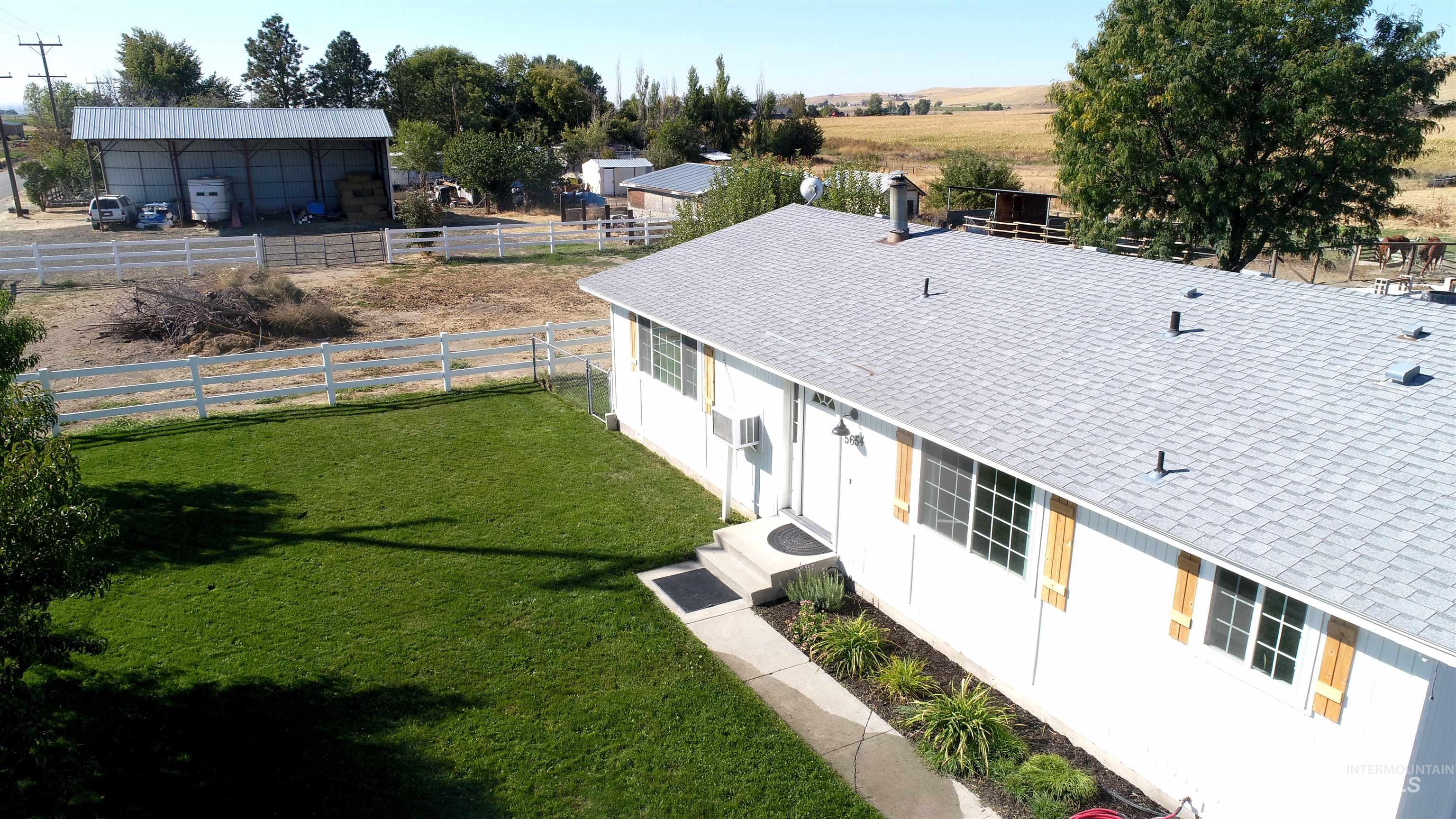 5654 Hillview, Emmett, Idaho 83617, 3 Bedrooms, 1.5 Bathrooms, Residential For Sale, Price $499,999, 98925486