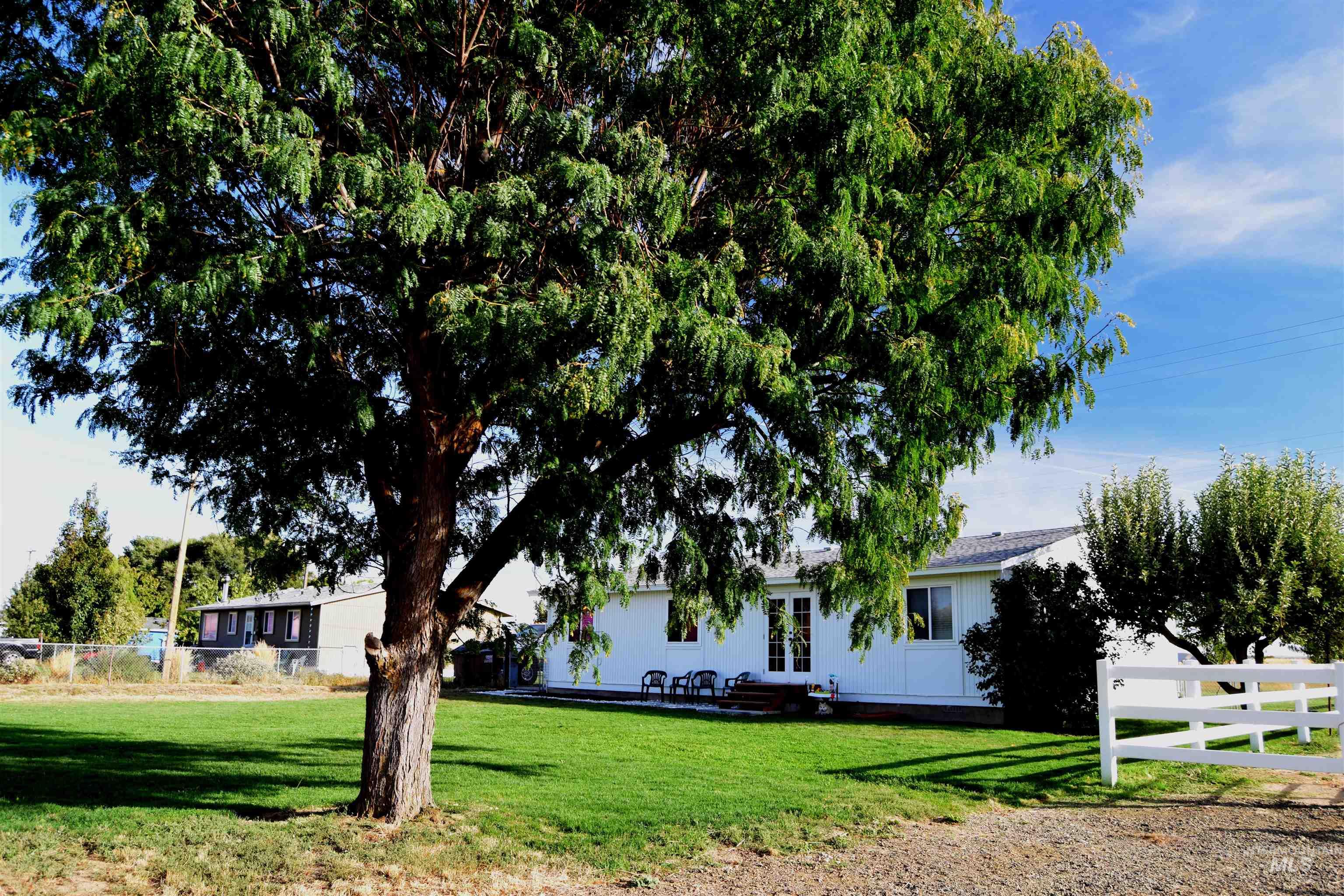 5654 Hillview, Emmett, Idaho 83617, 3 Bedrooms, 1.5 Bathrooms, Residential For Sale, Price $499,999, 98925486