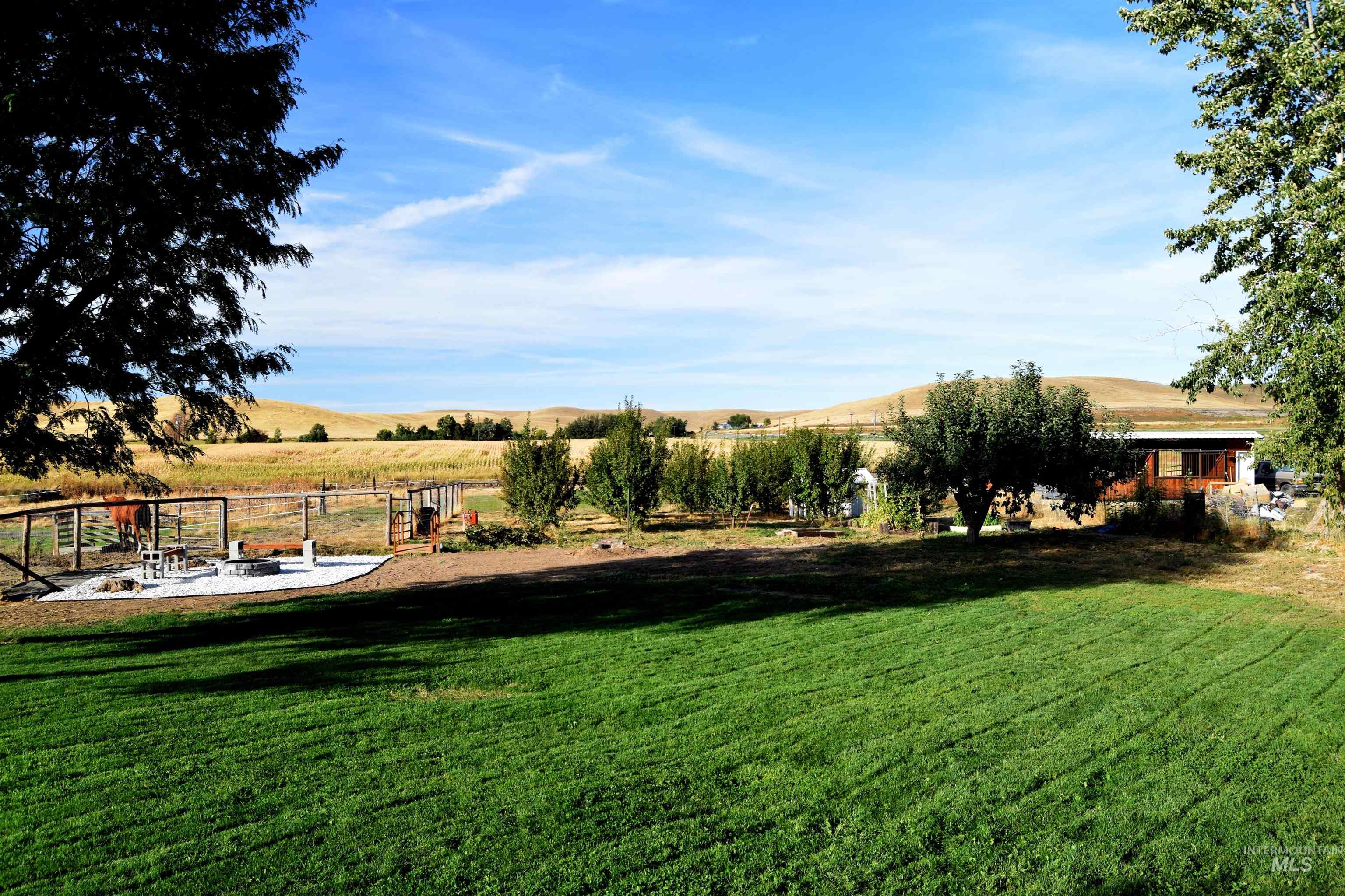 5654 Hillview, Emmett, Idaho 83617, 3 Bedrooms, 1.5 Bathrooms, Residential For Sale, Price $499,999, 98925486