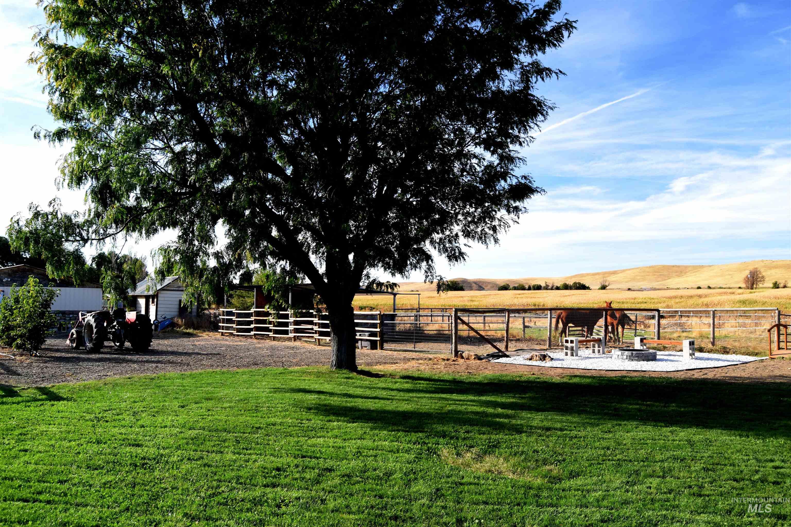 5654 Hillview, Emmett, Idaho 83617, 3 Bedrooms, 1.5 Bathrooms, Residential For Sale, Price $499,999, 98925486