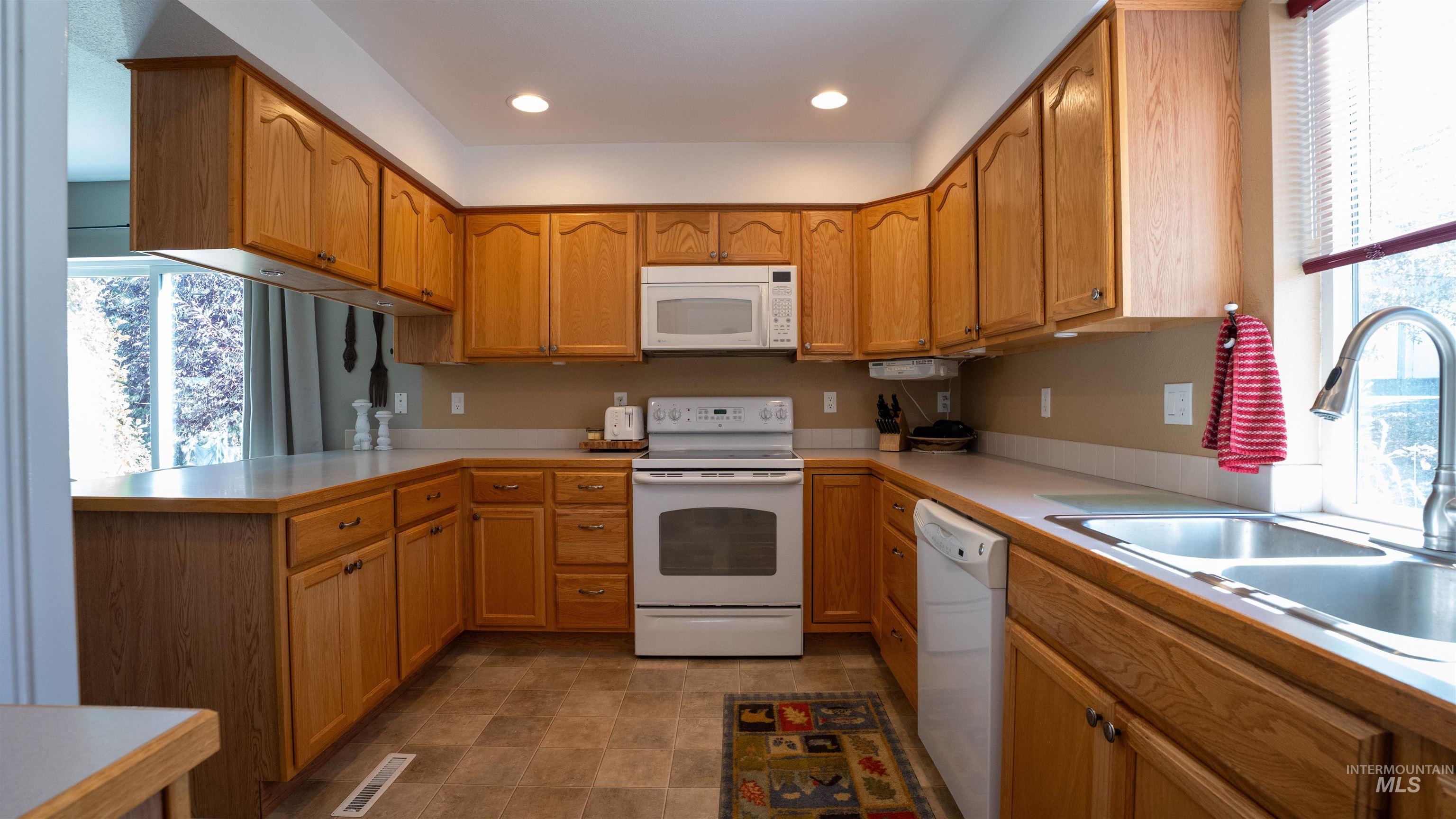 1111 Four Mile Rd, Viola, Idaho 83872, 3 Bedrooms, 2 Bathrooms, Residential For Sale, Price $804,900, 98925489