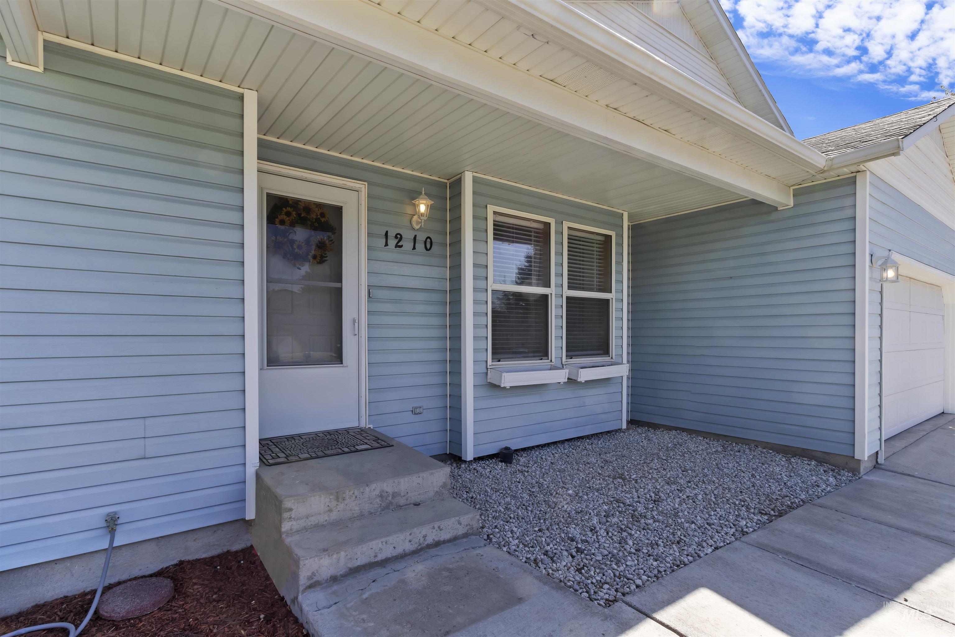 1210 Blake St. N., Twin Falls, Idaho 83301, 3 Bedrooms, 2 Bathrooms, Residential For Sale, Price $315,000, 98925491